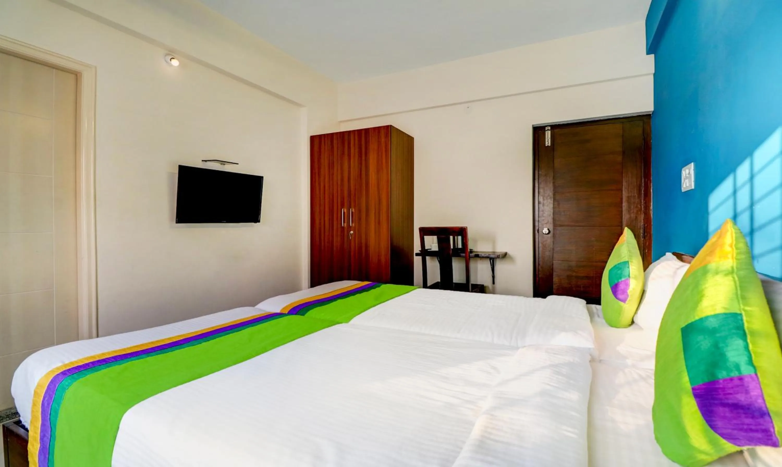 Bedroom, Bed in Treebo 12 Degrees West, Domlur