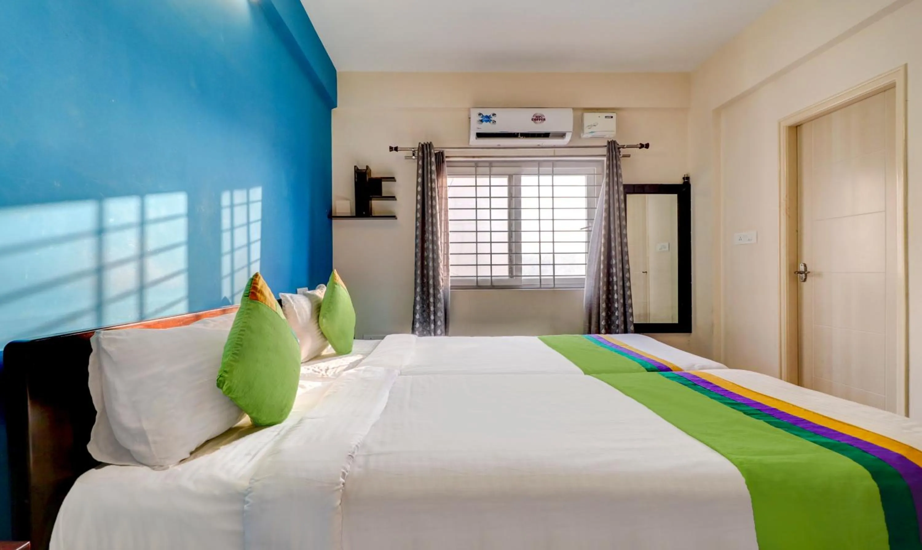 Bedroom, Bed in Treebo 12 Degrees West, Domlur