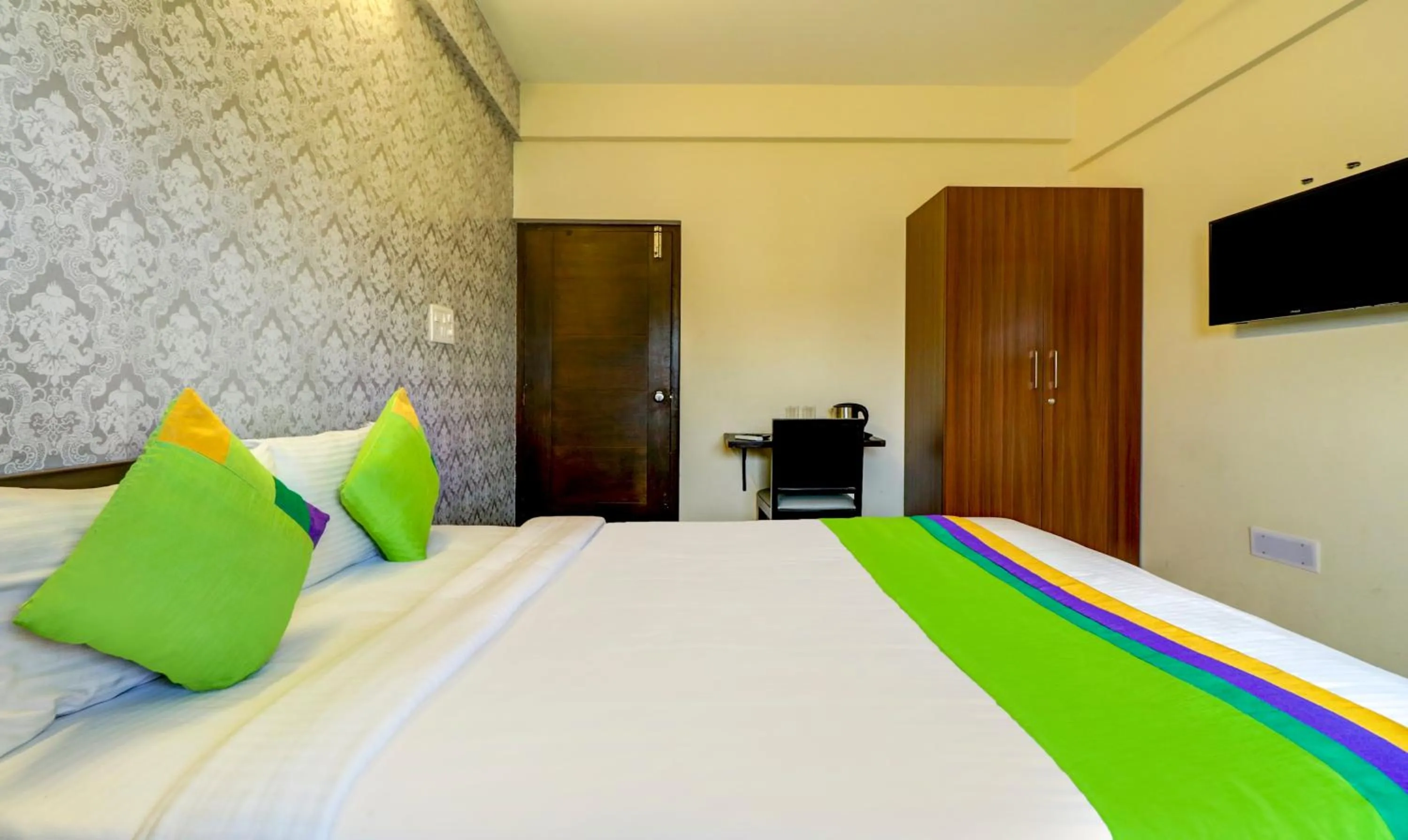 Bedroom, Bed in Treebo 12 Degrees West, Domlur