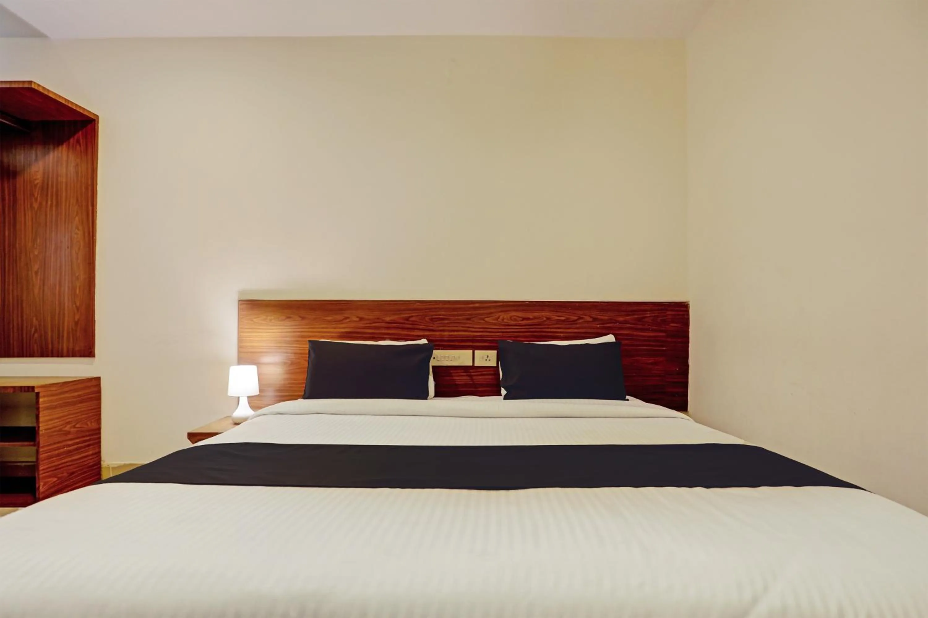 Bedroom, Bed in Super Collection O SSR Royal Suites