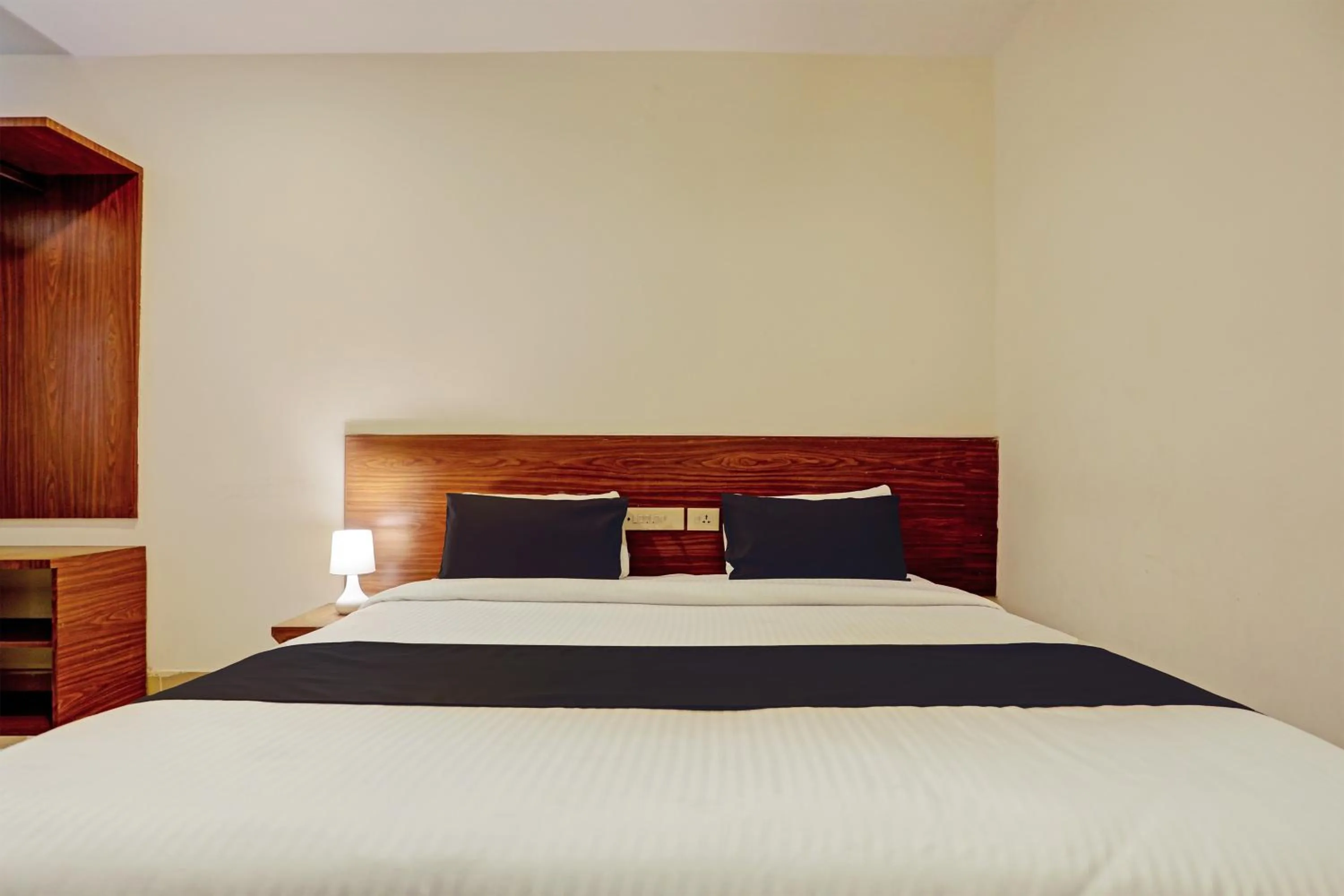 Bedroom, Bed in Super Collection O SSR Royal Suites