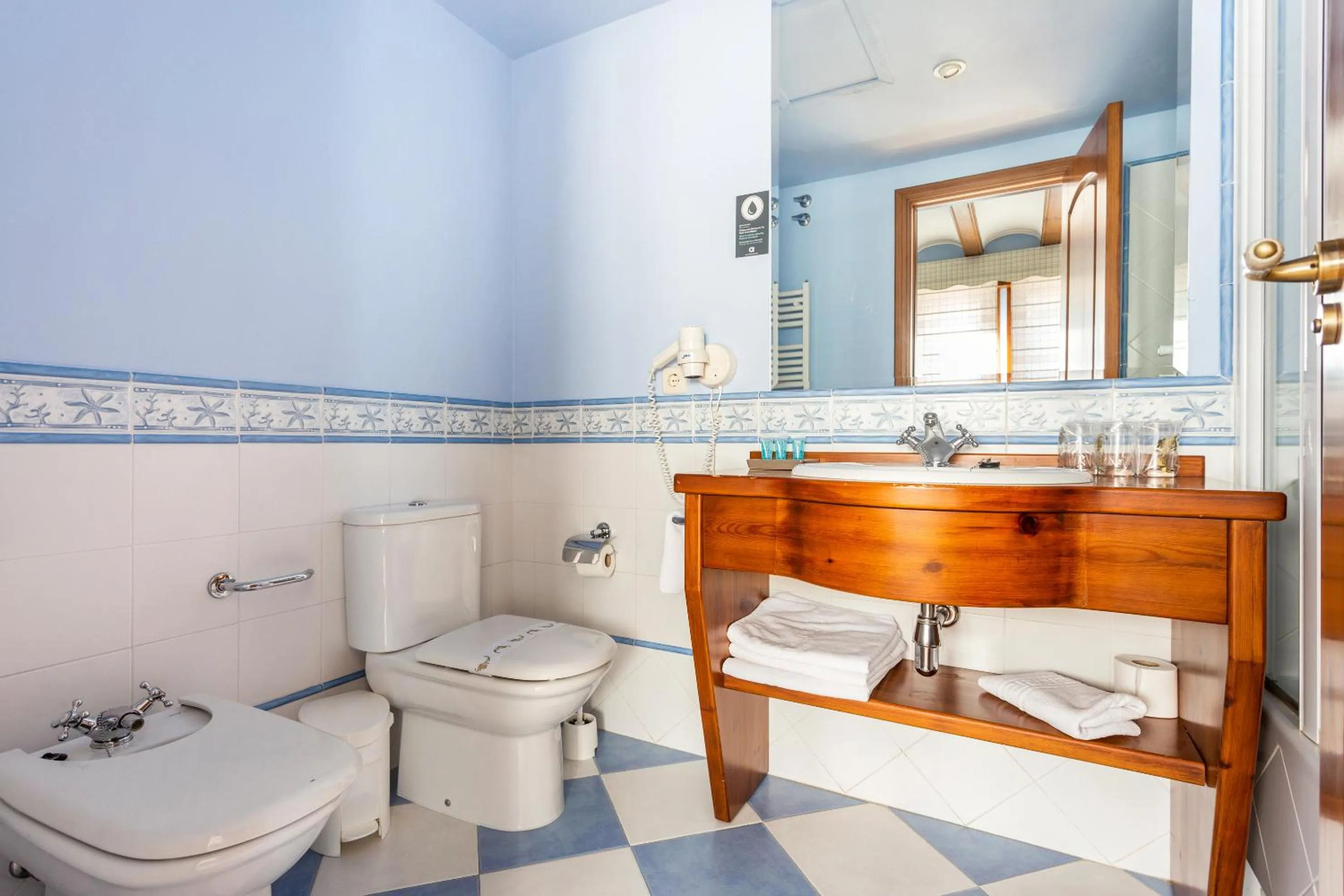 Toilet in Hotel Puerta Sepúlveda