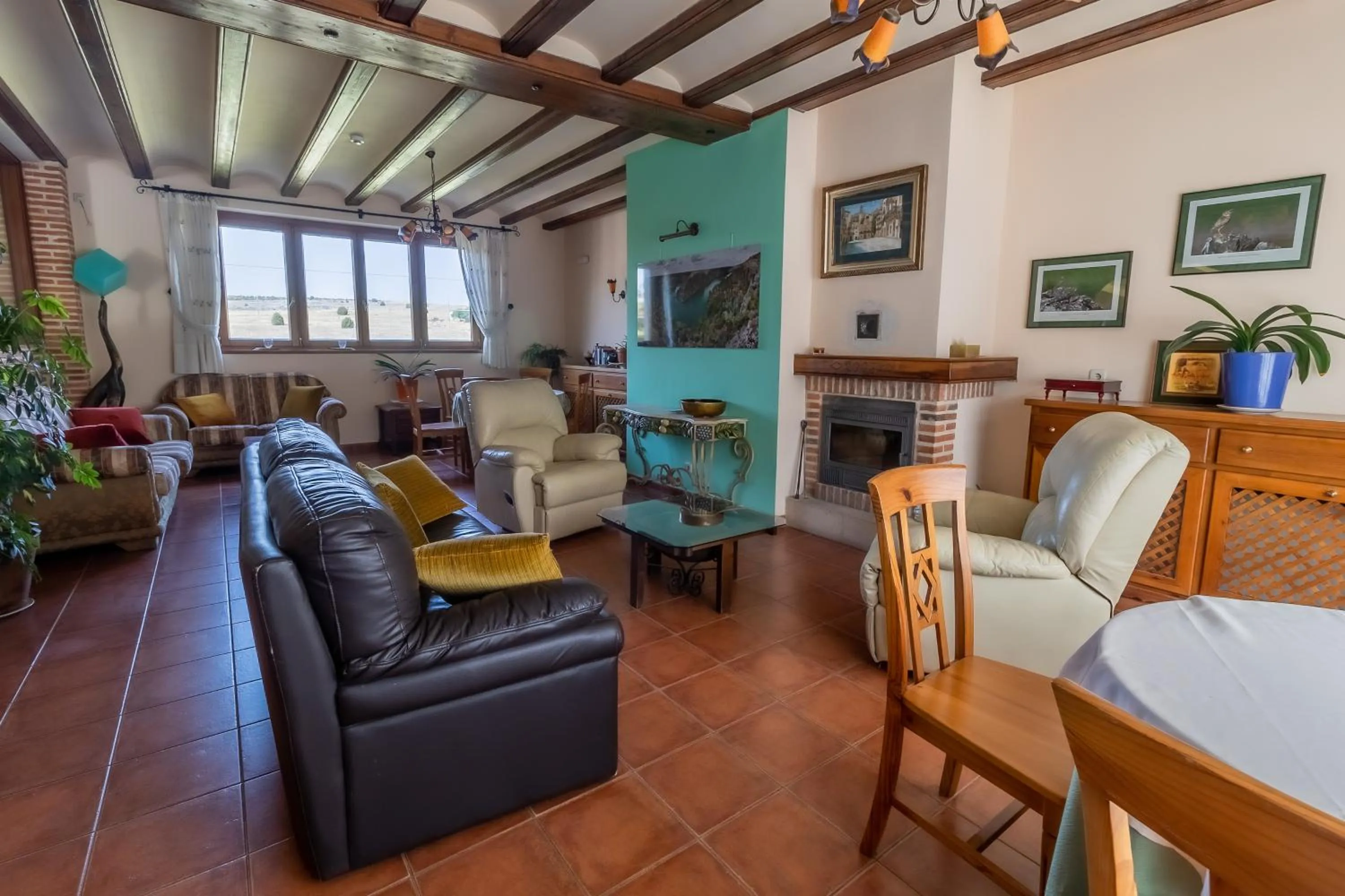 Communal lounge/ TV room in Hotel Puerta Sepúlveda