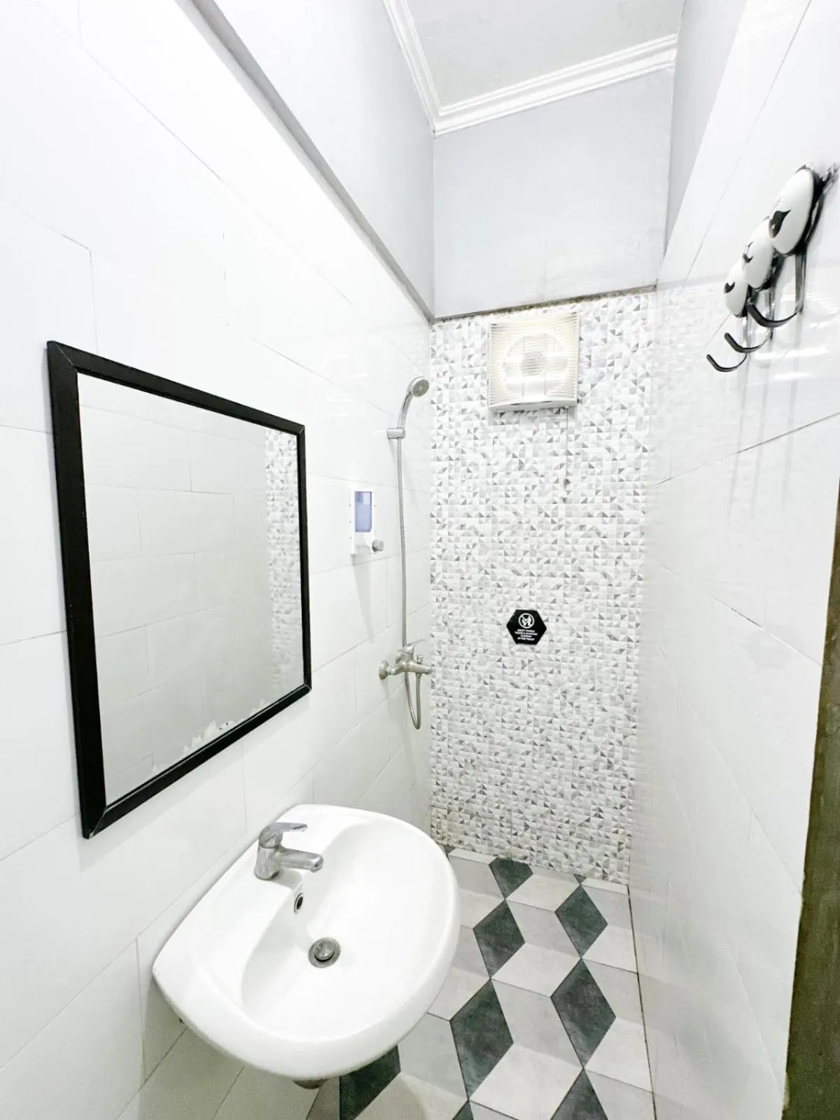 Shower in Otu Hostel By Ostic
