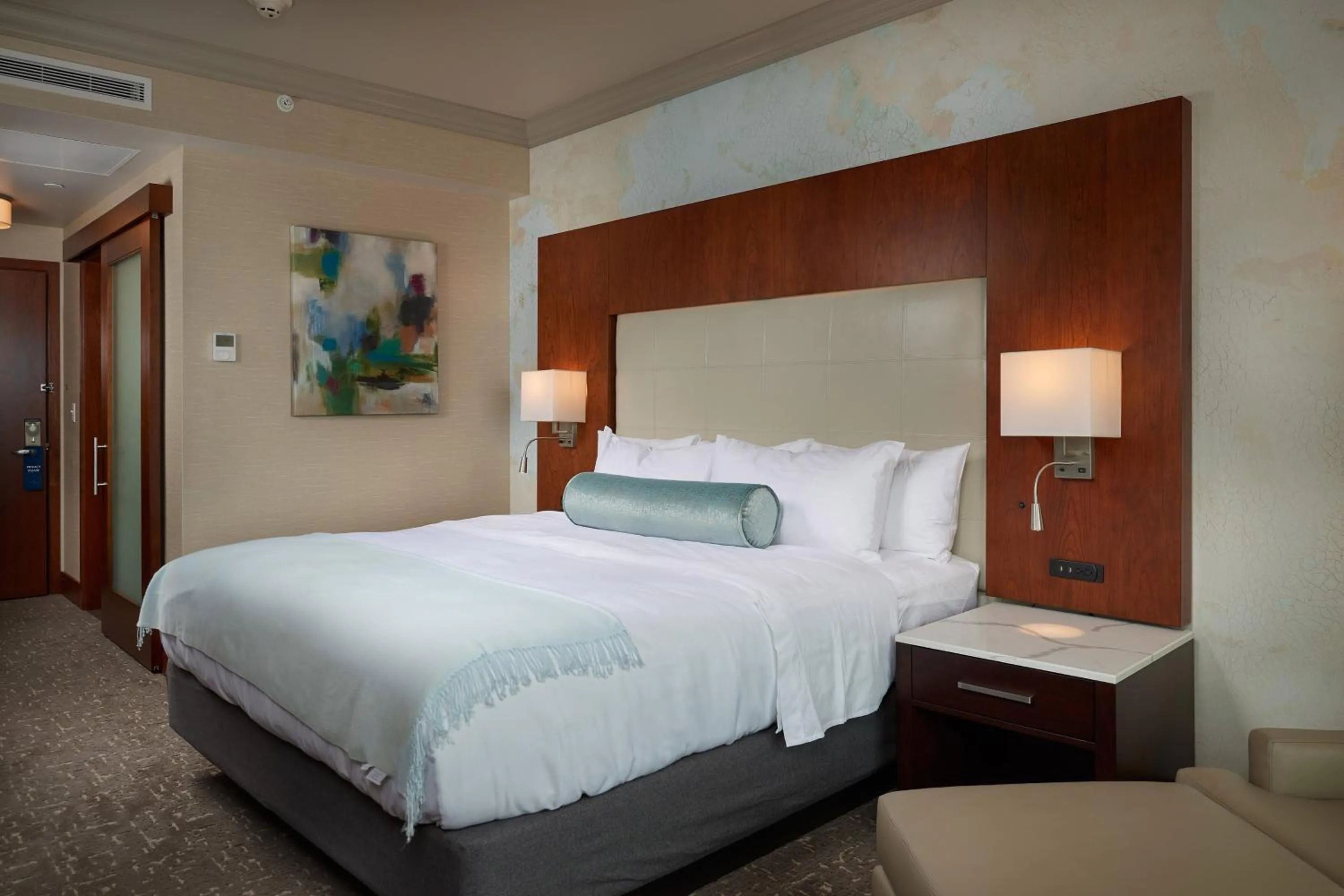 Photo of the whole room, Bed in The Merrill Hotel & Conference Center, Muscatine, a Tribute Portfolio Hotel