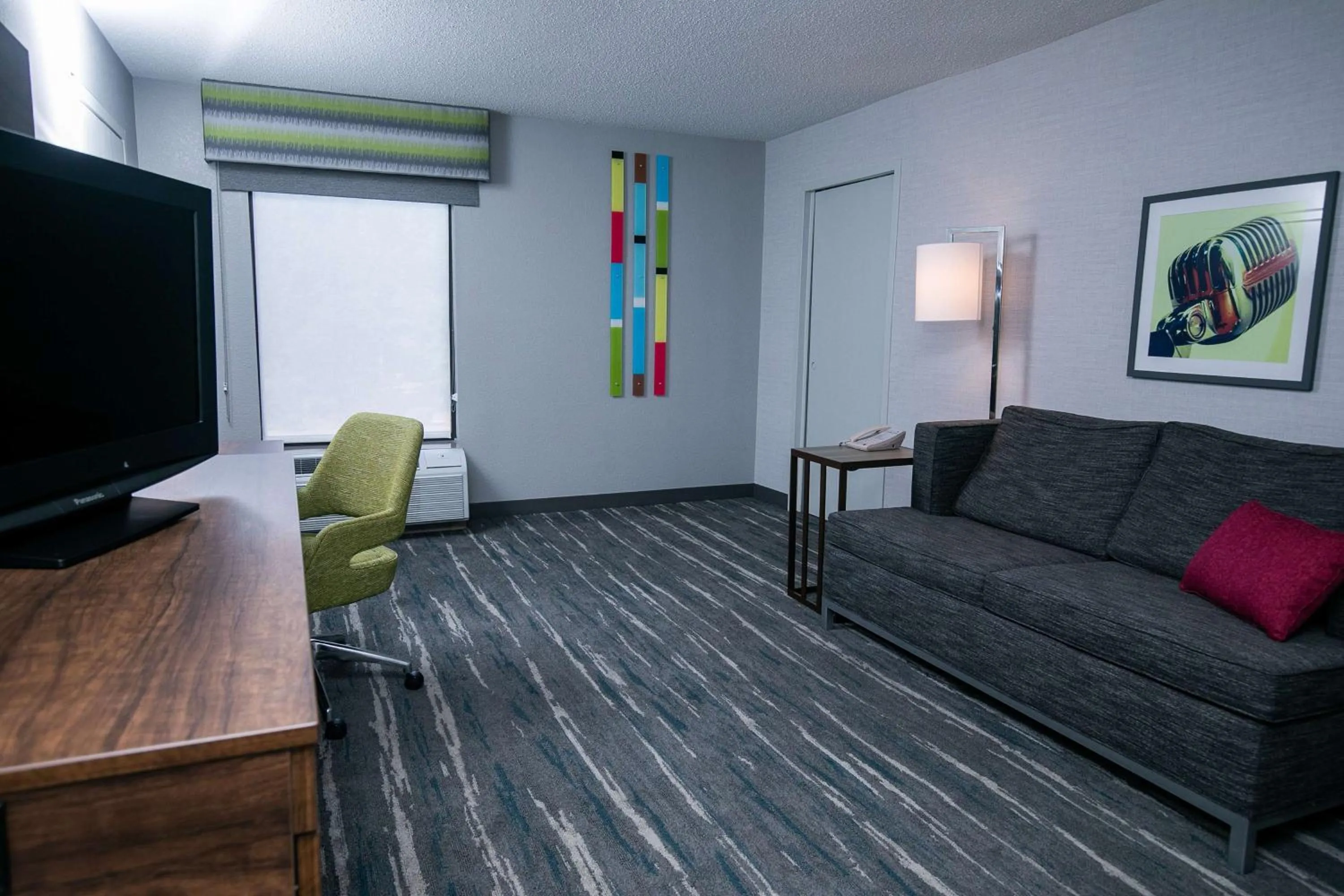 Living room in Hampton Inn Pickwick Dam-At Shiloh Falls