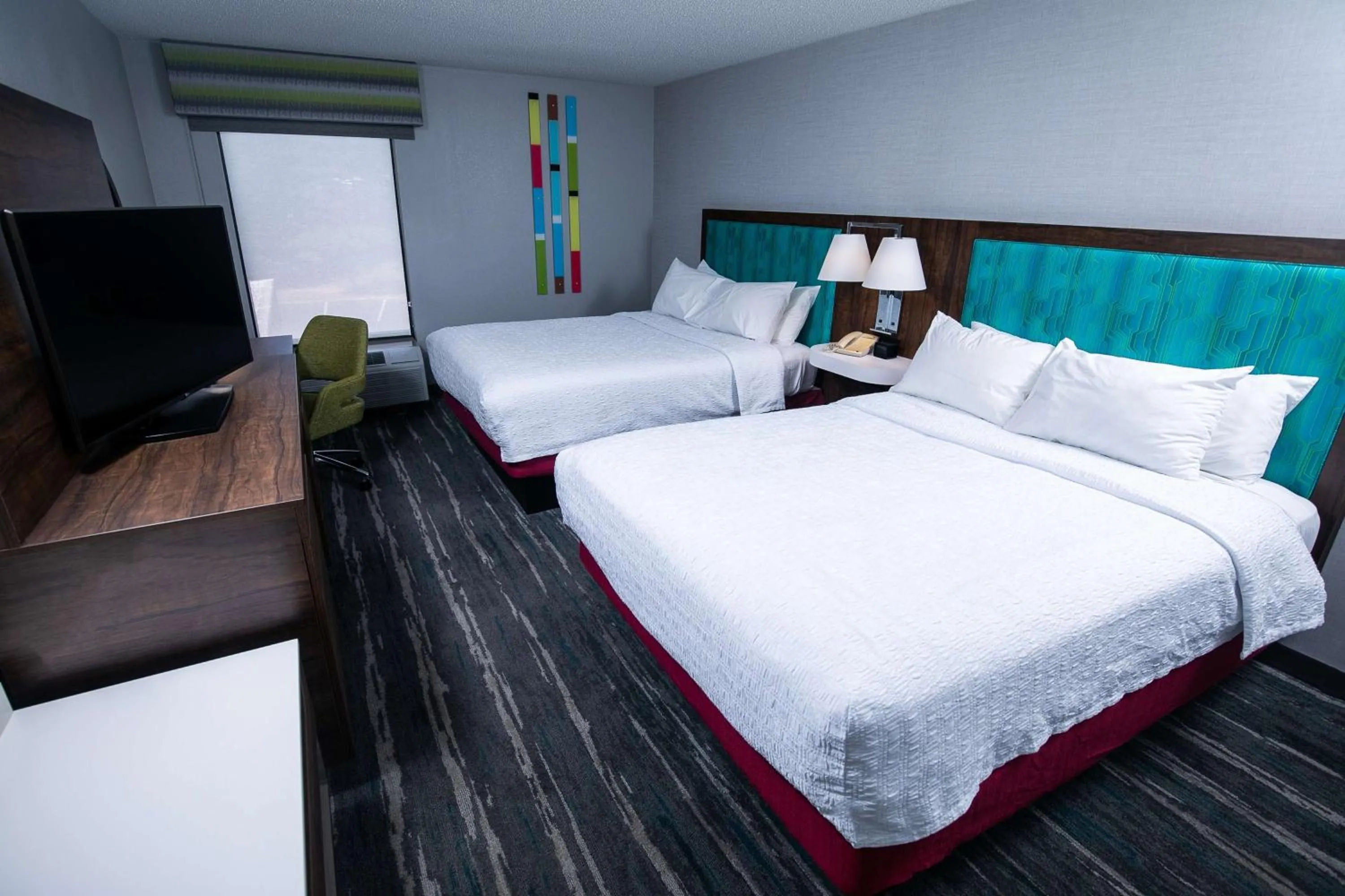 Bed in Hampton Inn Pickwick Dam-At Shiloh Falls