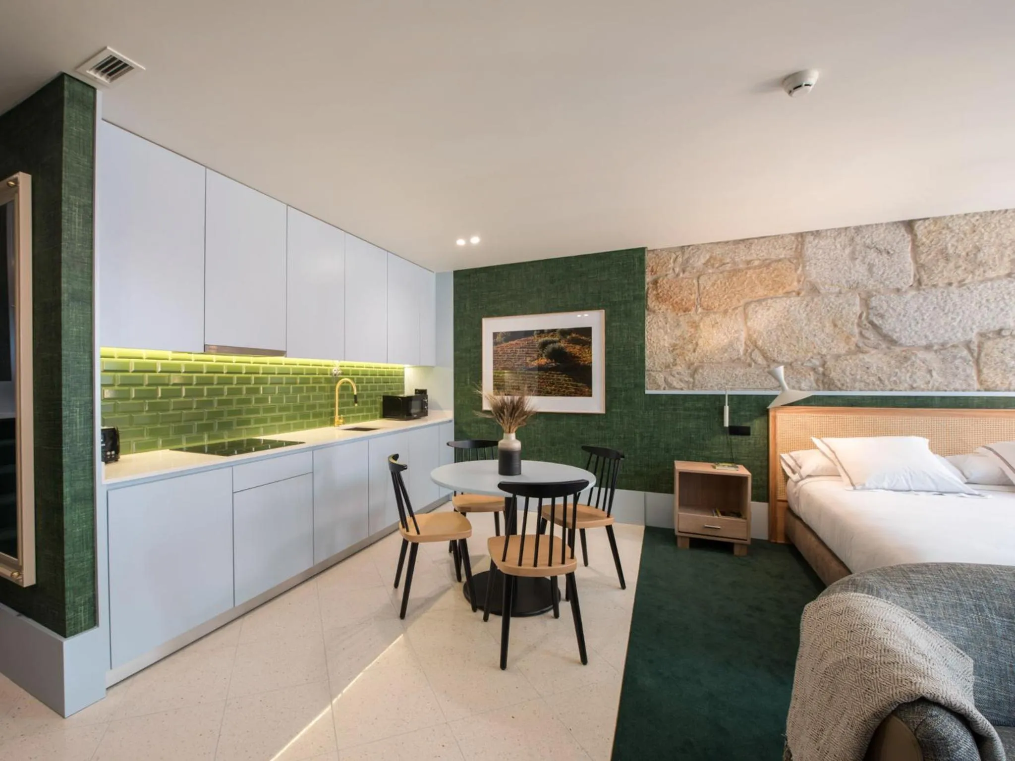 Kitchen or kitchenette, Bed in Apartamentos The Arc Carrís