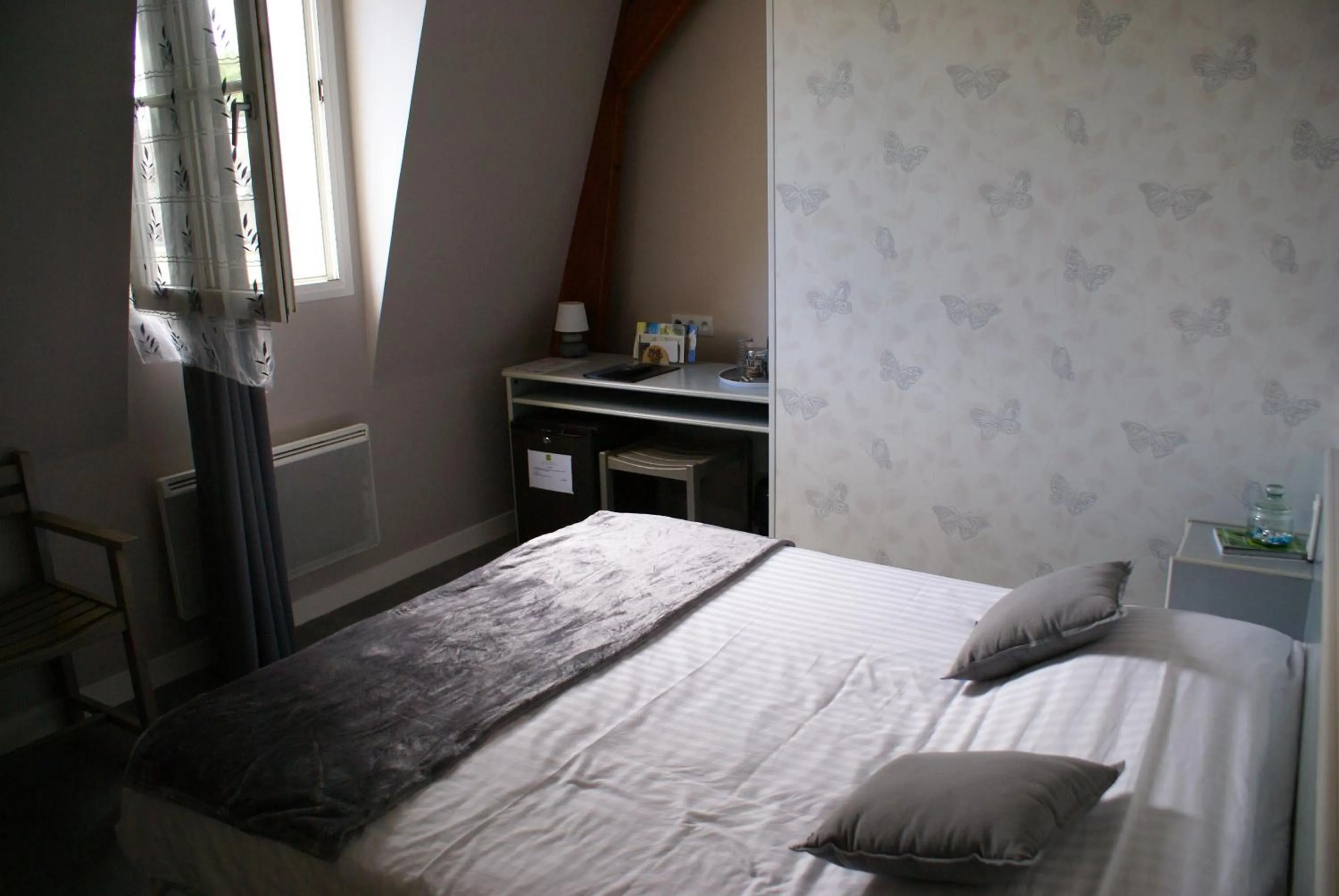 Bedroom, Bed in Logis Hotel Restaurant Le Vedaquais