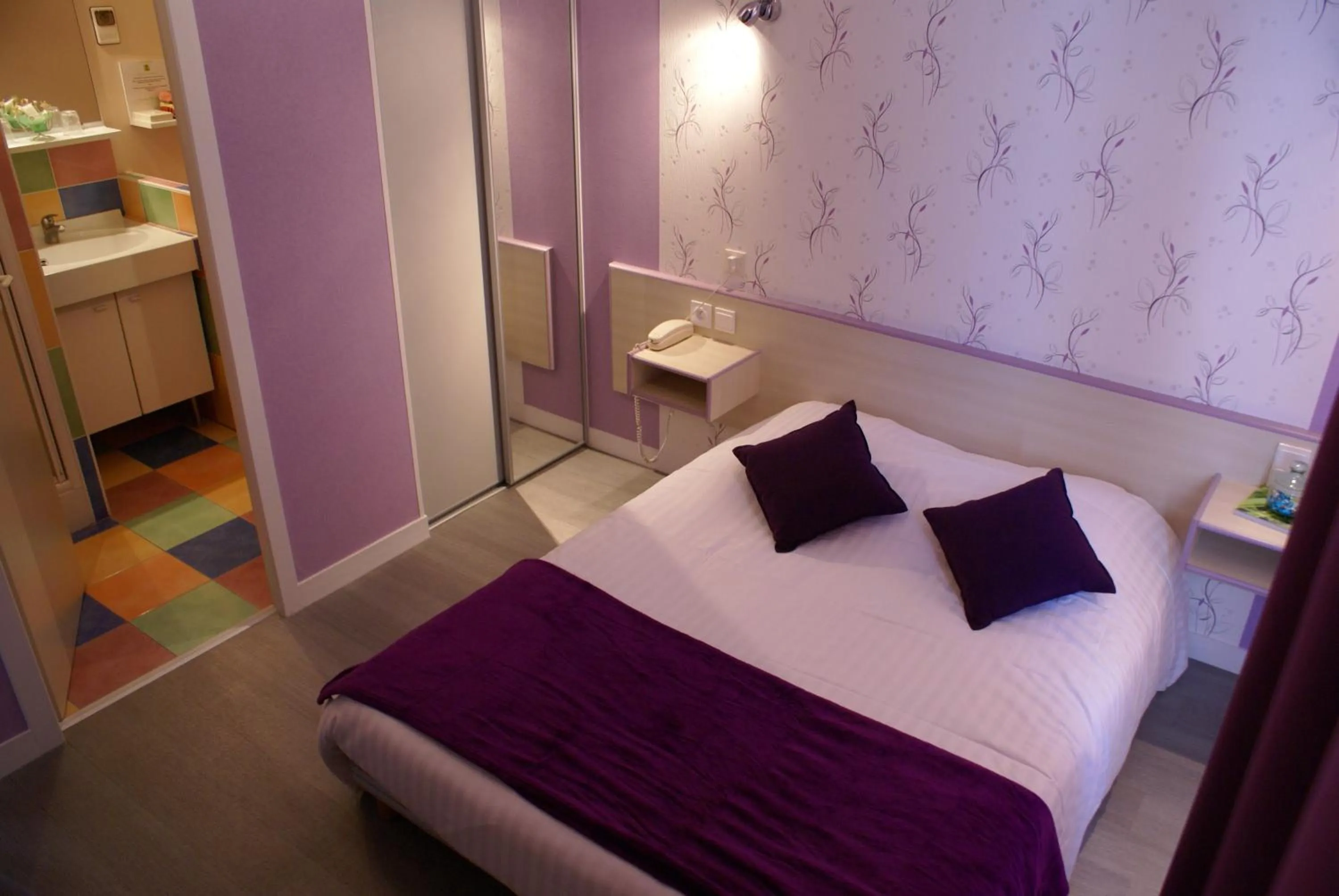 Photo of the whole room, Bed in Logis Hotel Restaurant Le Vedaquais