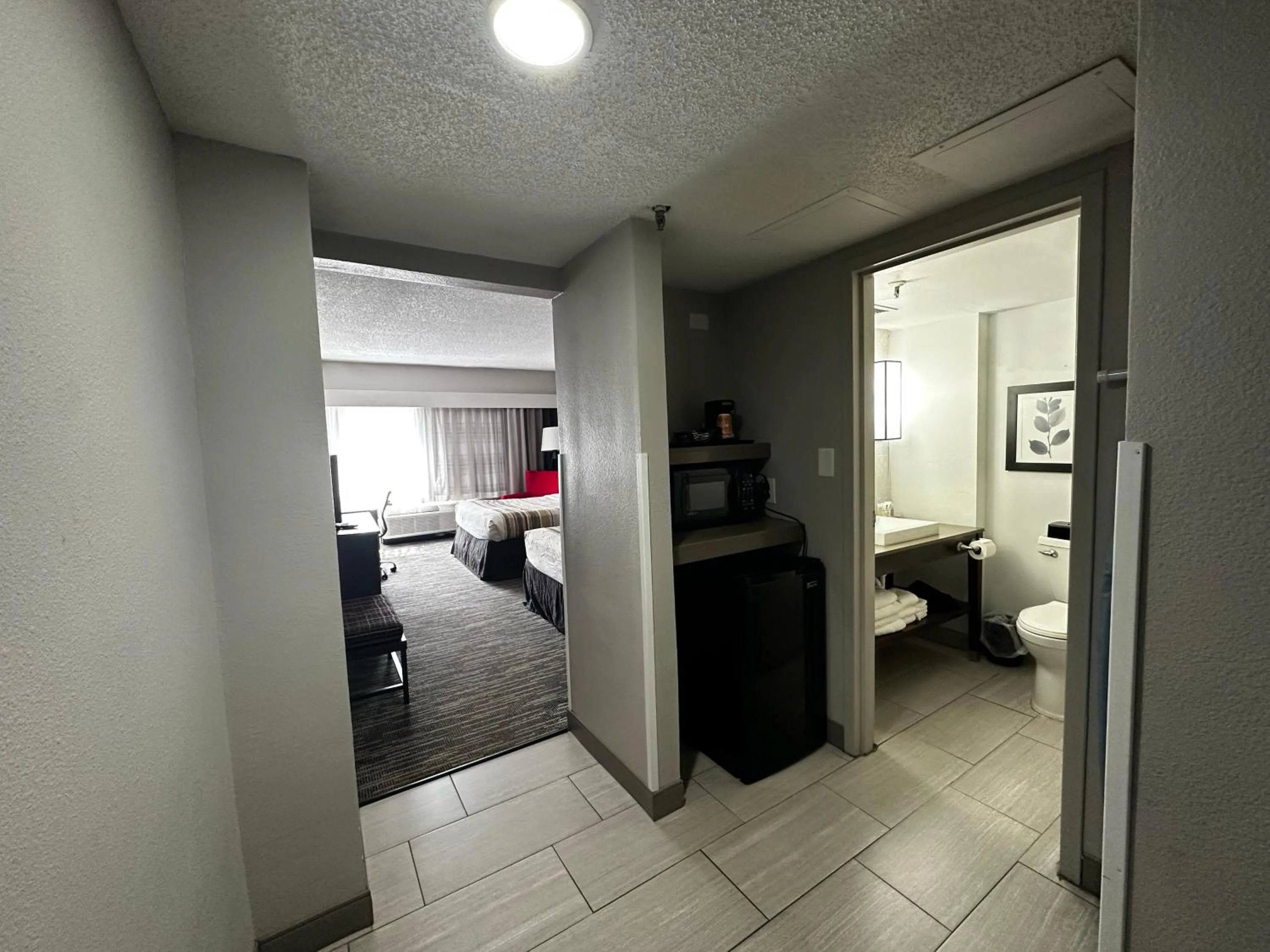 Bedroom, Bed in Country Inn & Suites by Radisson, Williamsburg East Busch Gardens , VA