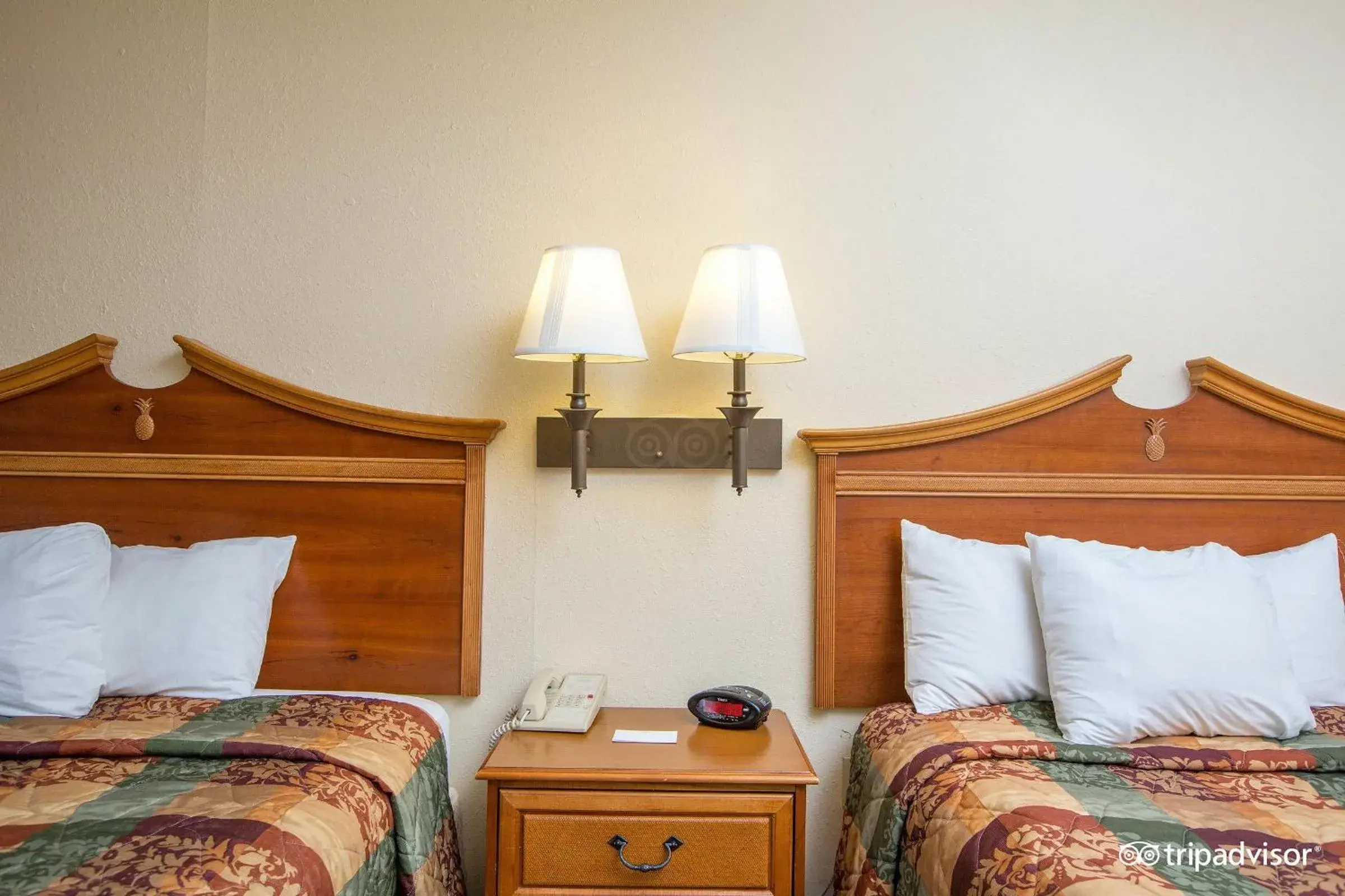 One-Bedroom Queen Suite with Sofa Bed in Country Inn & Suites by Radisson, Williamsburg East Busch Gardens , VA One-Bedroom Queen Suite with Sofa Bed in Country Inn & Suites by Radisson, Williamsburg East Busch Gardens , VA