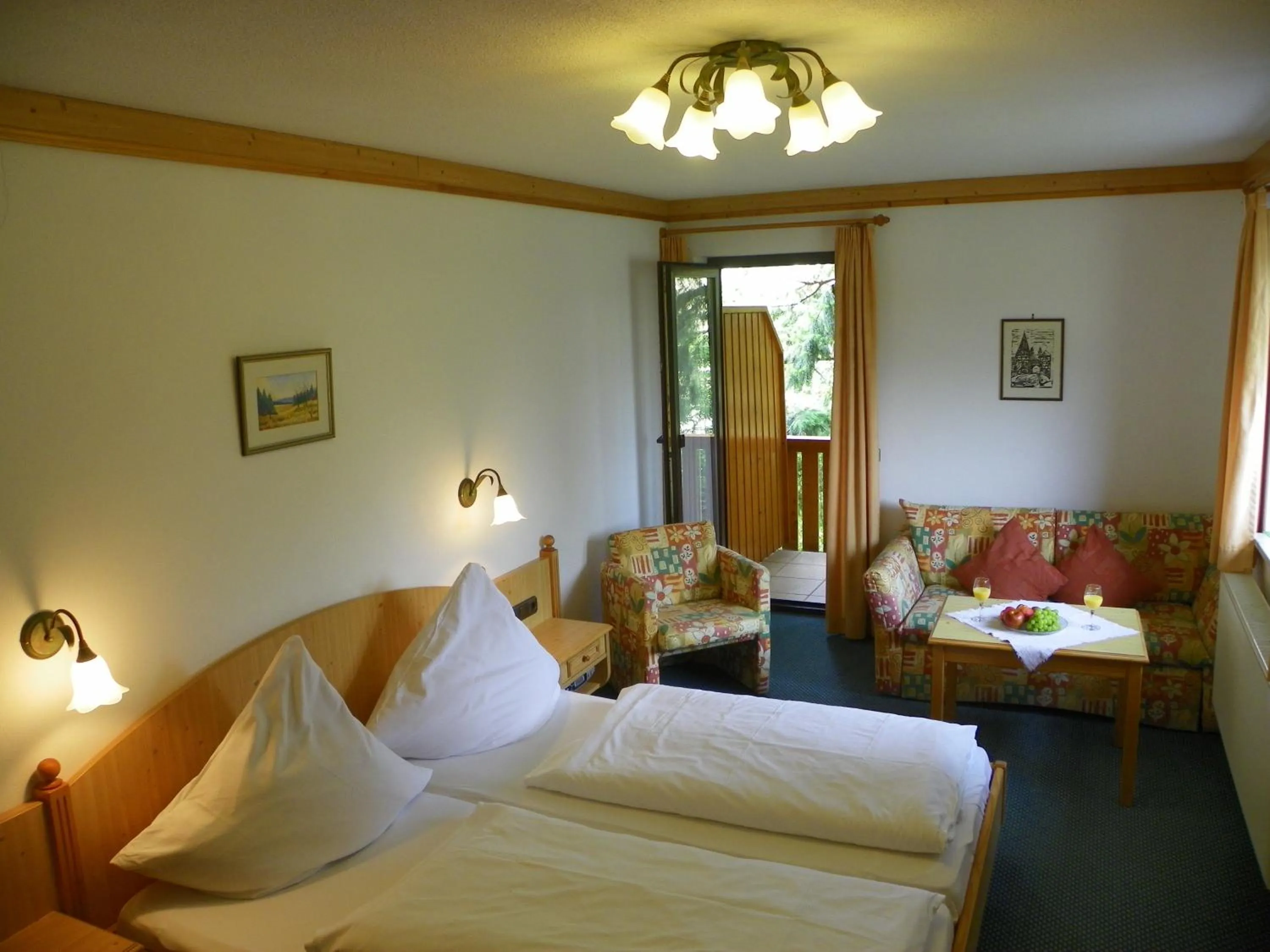Photo of the whole room, Bed in Landhotel Steigerwaldhaus