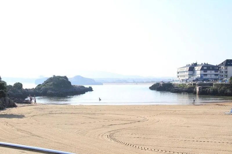 Facade/entrance in Hotel Alfar