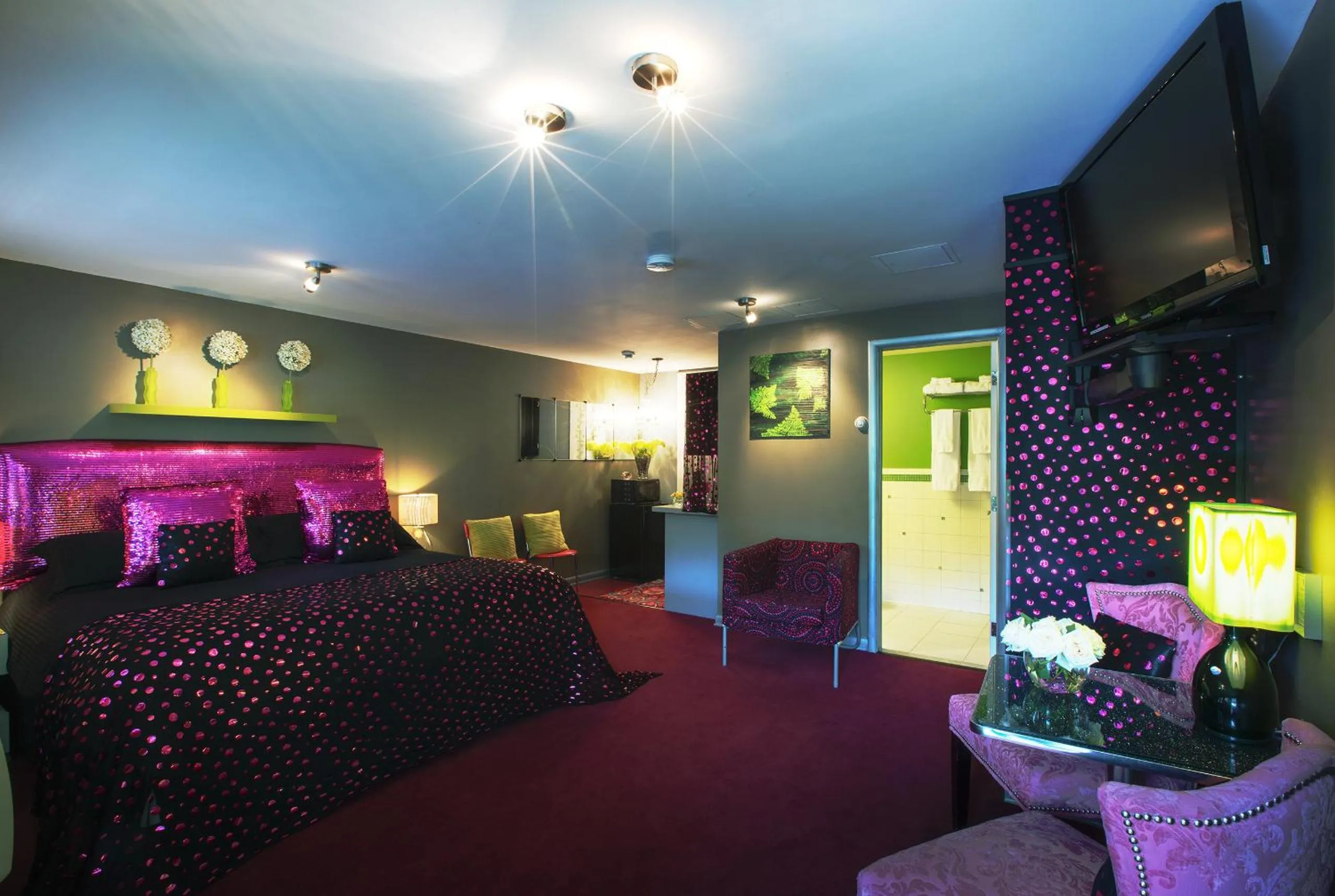 Bedroom, Bed in The Roxbury