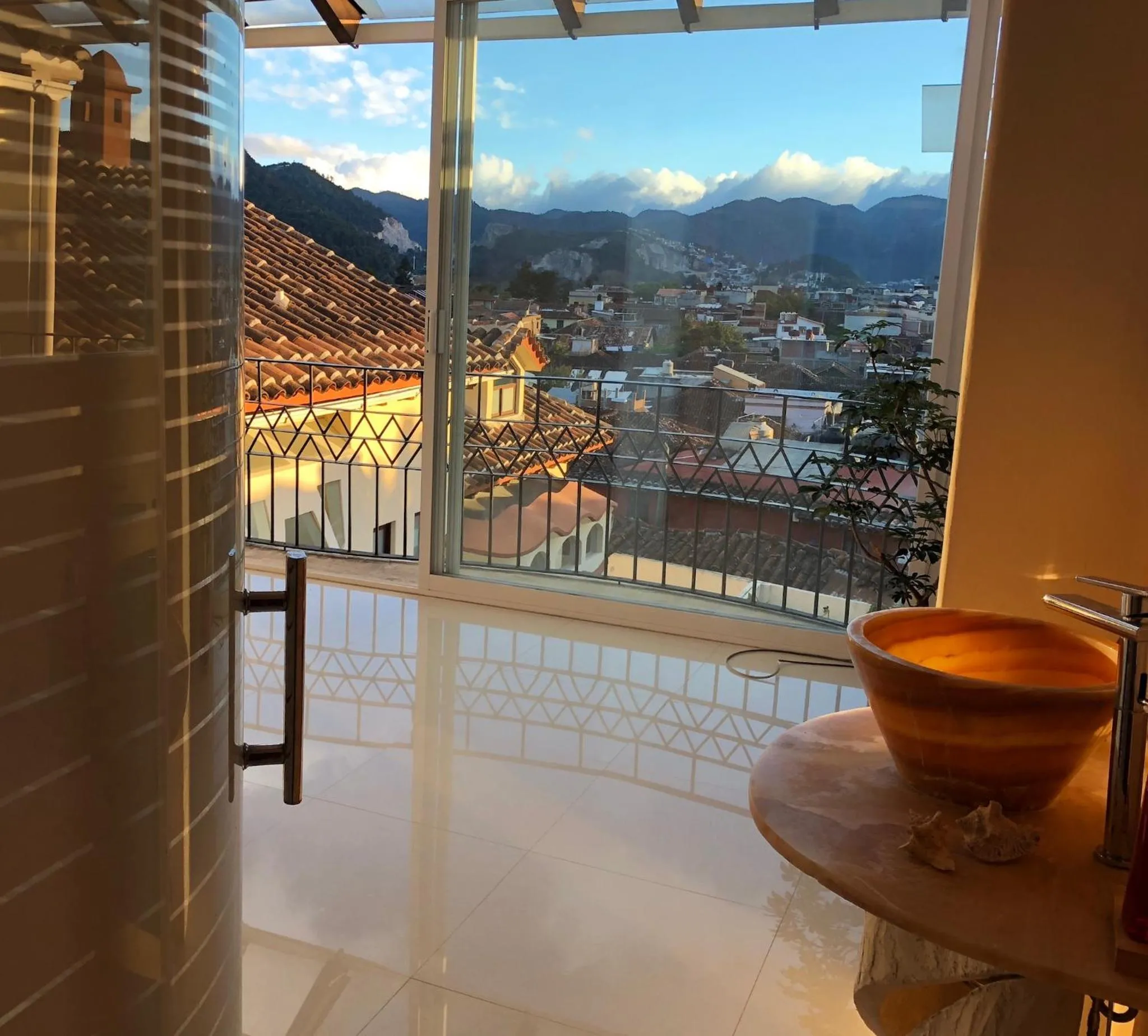 Shower in Magnolias Boutique Suites & SPA