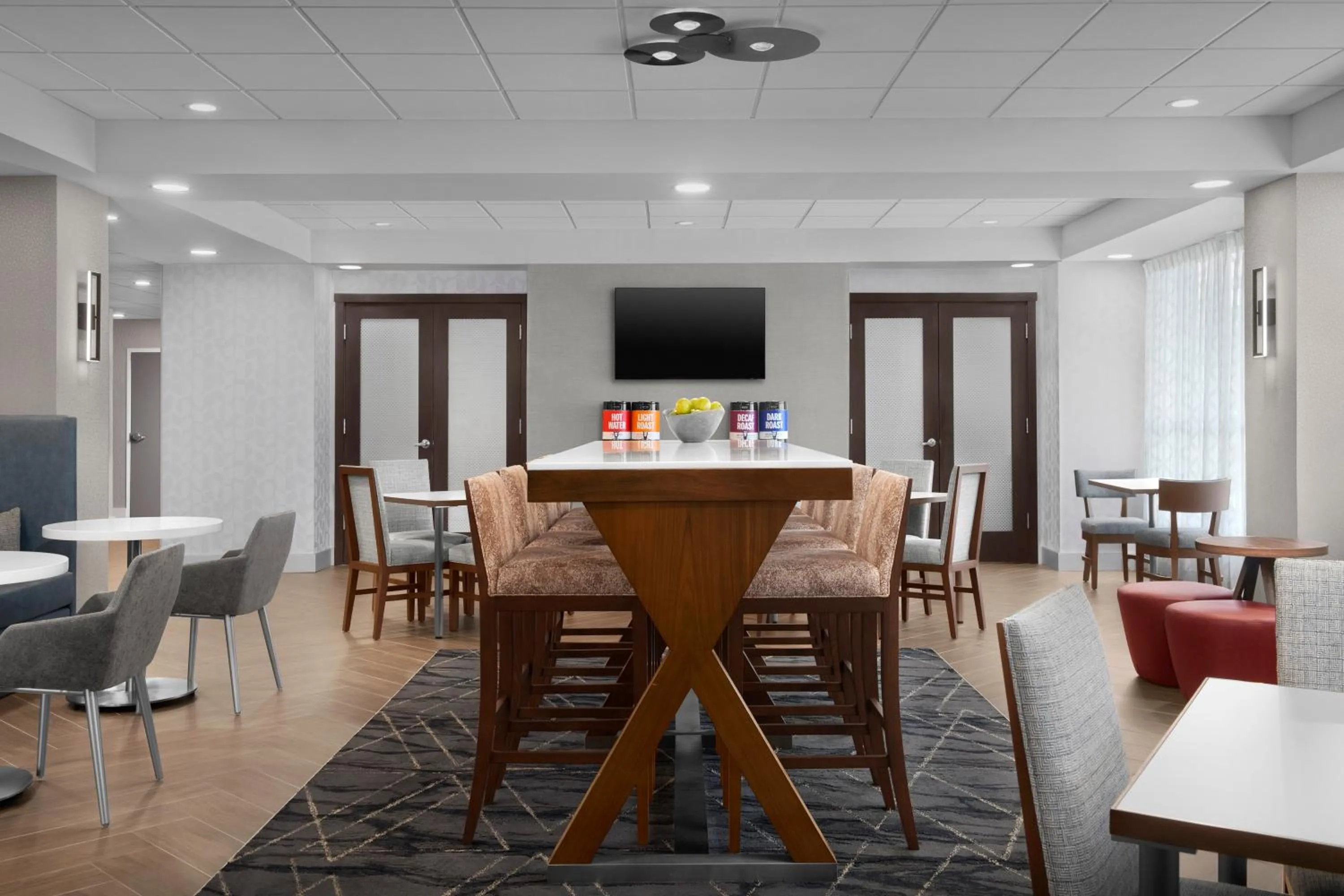 Dining area in Hampton Inn Ithaca