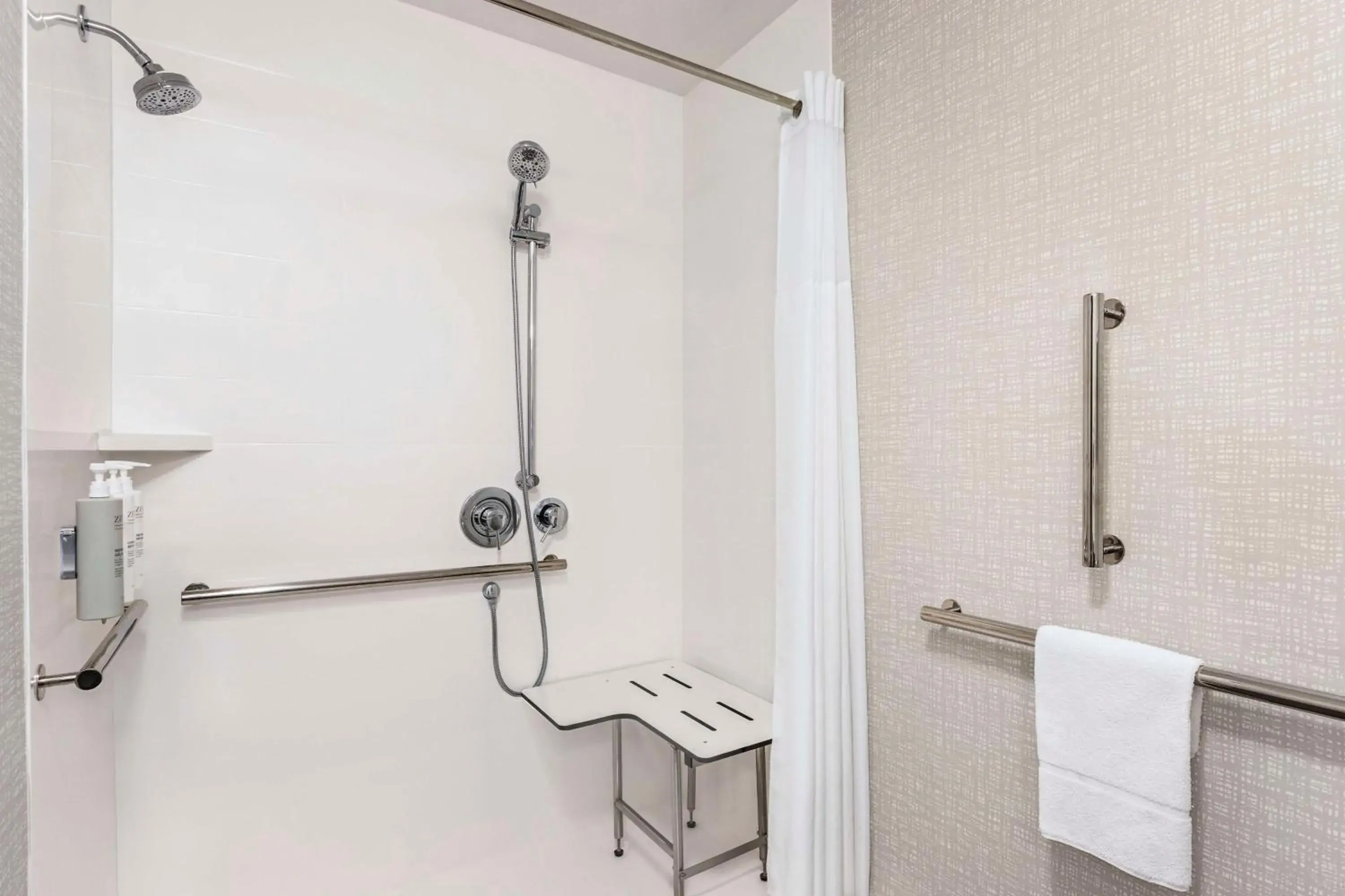 King Room with Roll-In Shower - Mobility and Hearing Access/Non-Smoking in Hampton Inn Quakertown King Room with Roll-In Shower - Mobility and Hearing Access/Non-Smoking in Hampton Inn Quakertown