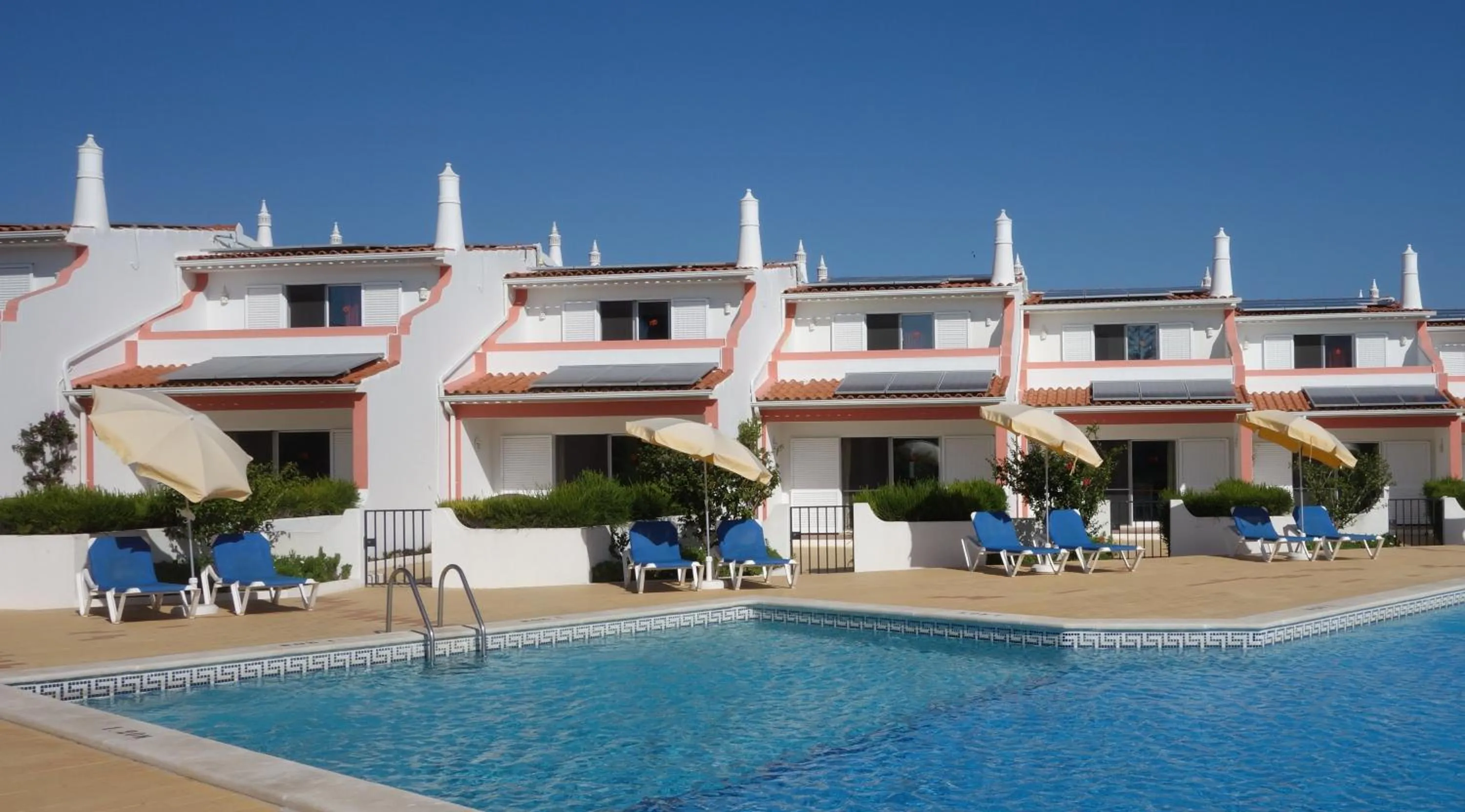 Swimming pool in Moradias Villas Joinal