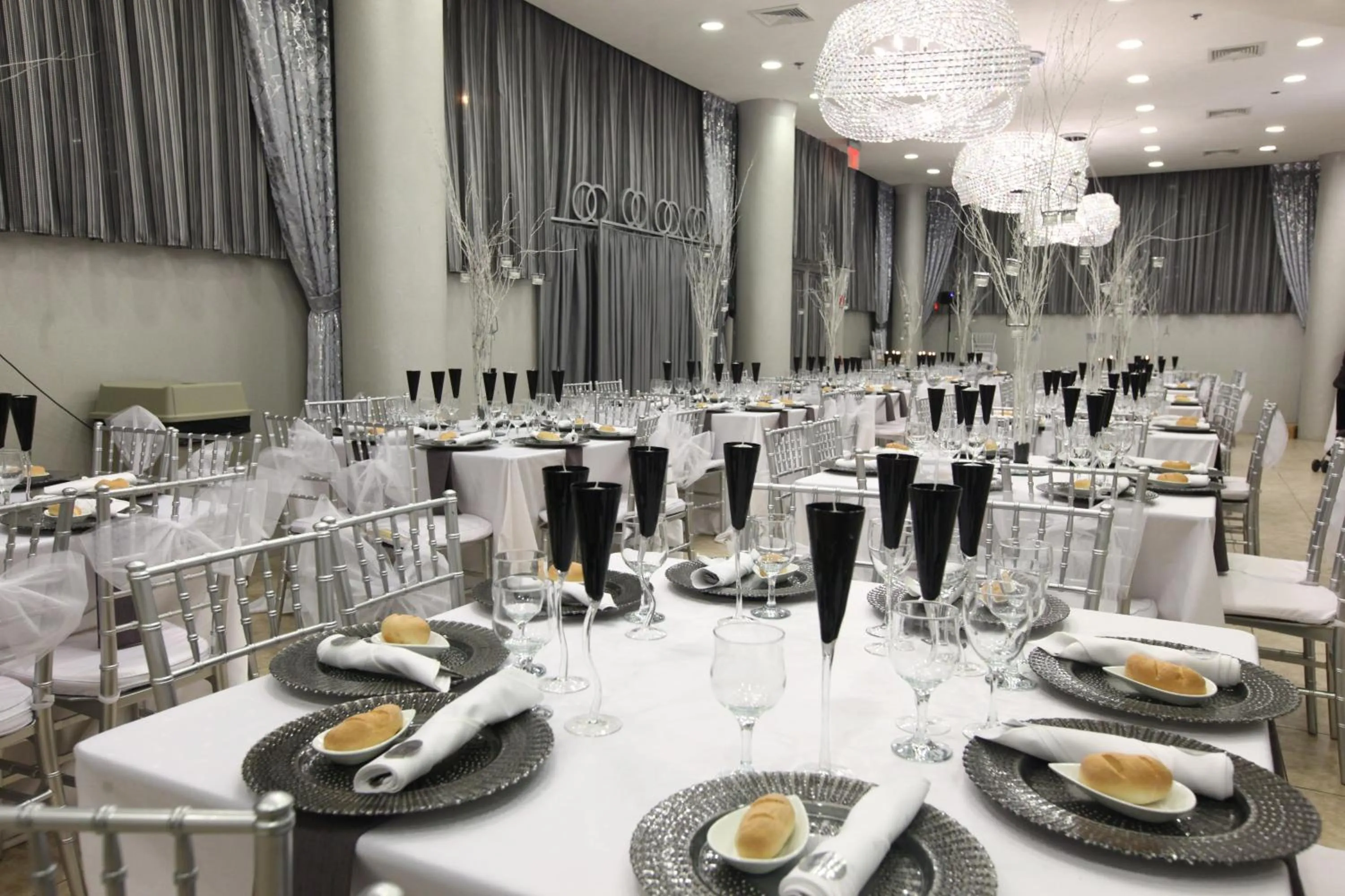 Banquet/Function facilities in Pointe Plaza Hotel
