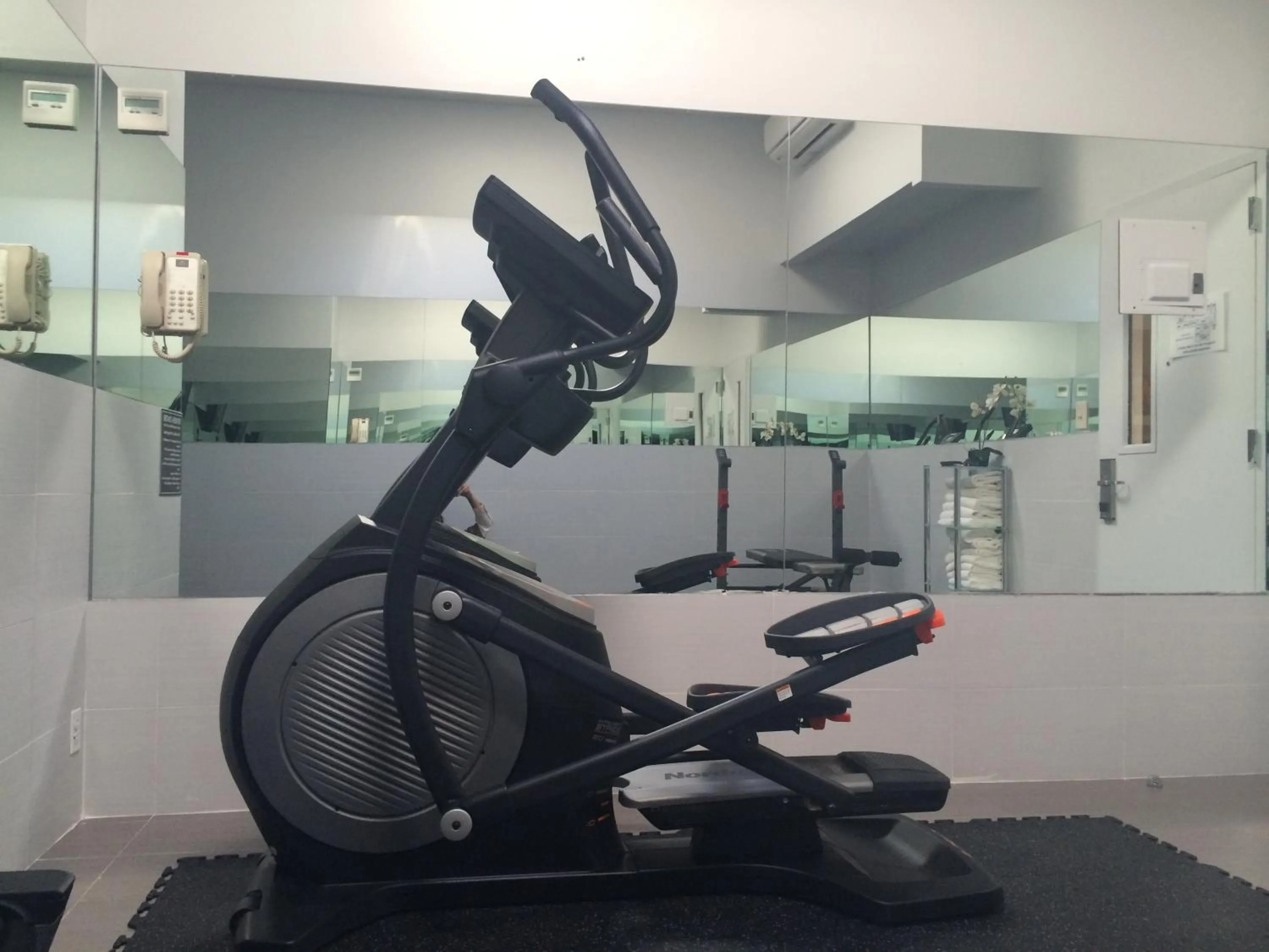 Fitness centre/facilities in Pointe Plaza Hotel