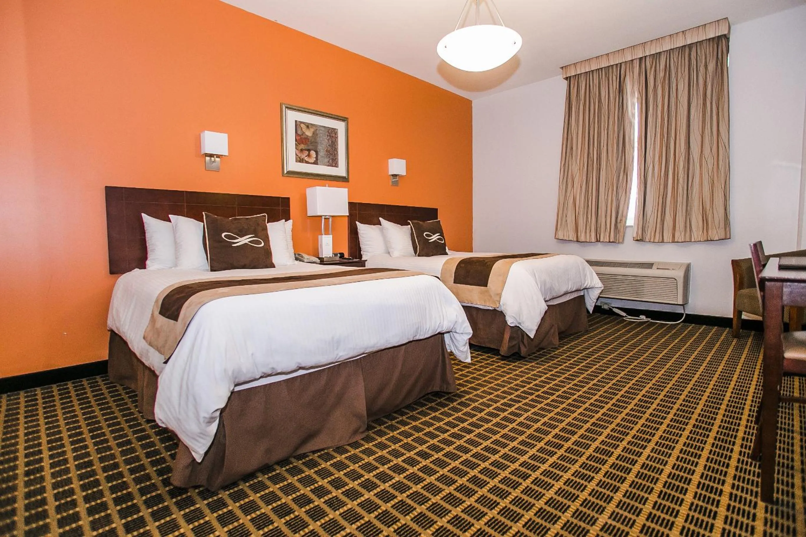 Bed in Pointe Plaza Hotel