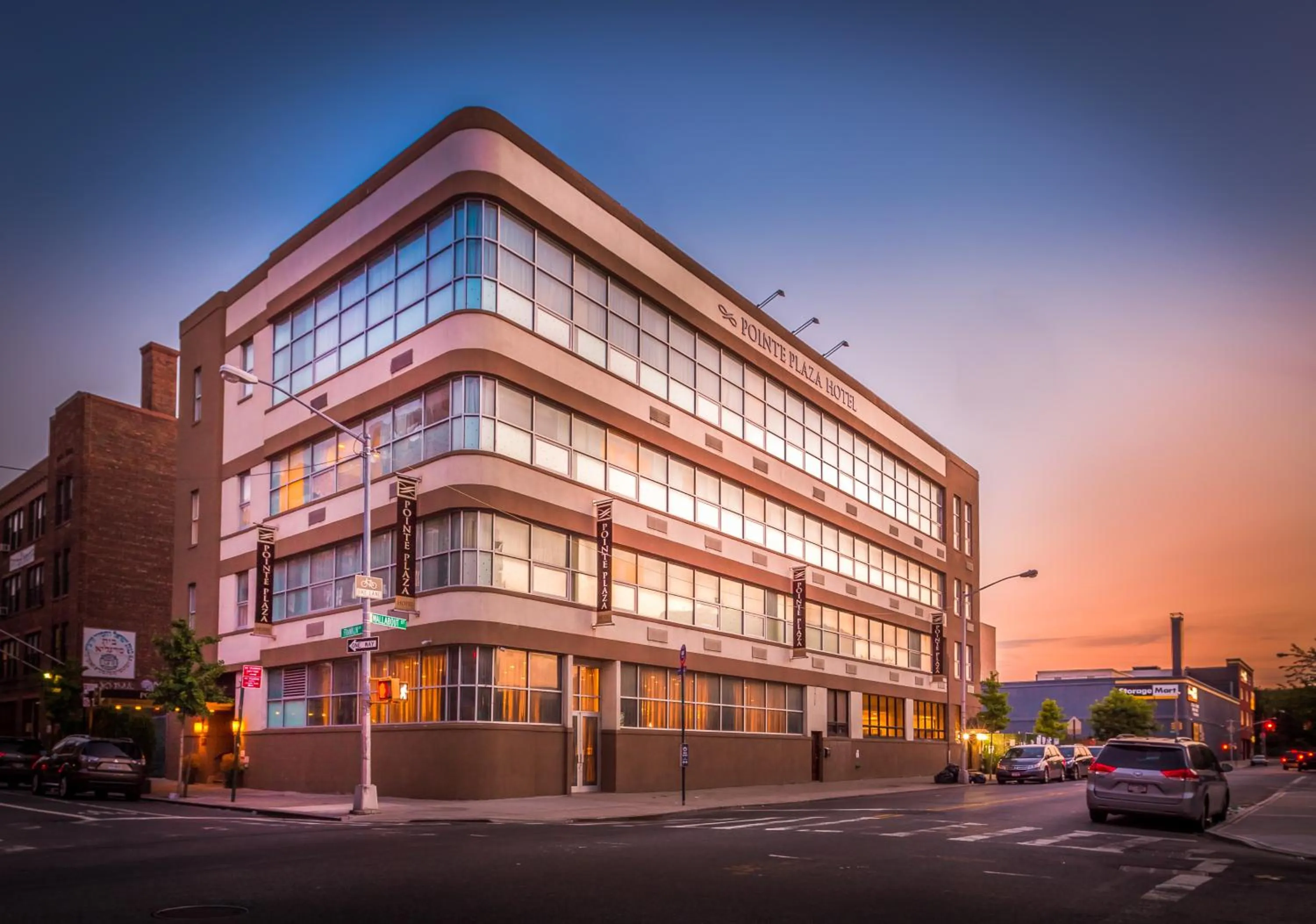 Facade/entrance in Pointe Plaza Hotel