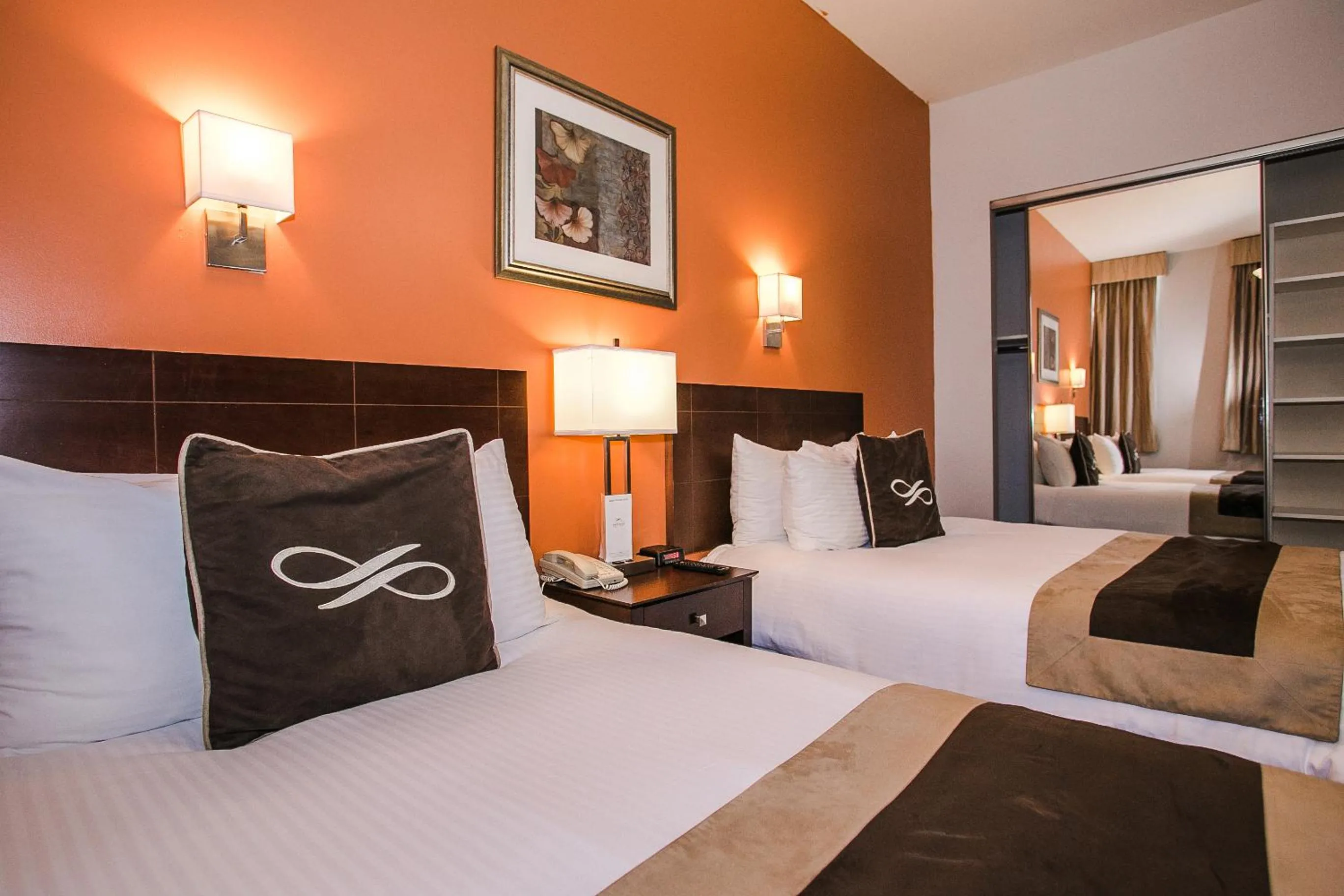 Bed in Pointe Plaza Hotel