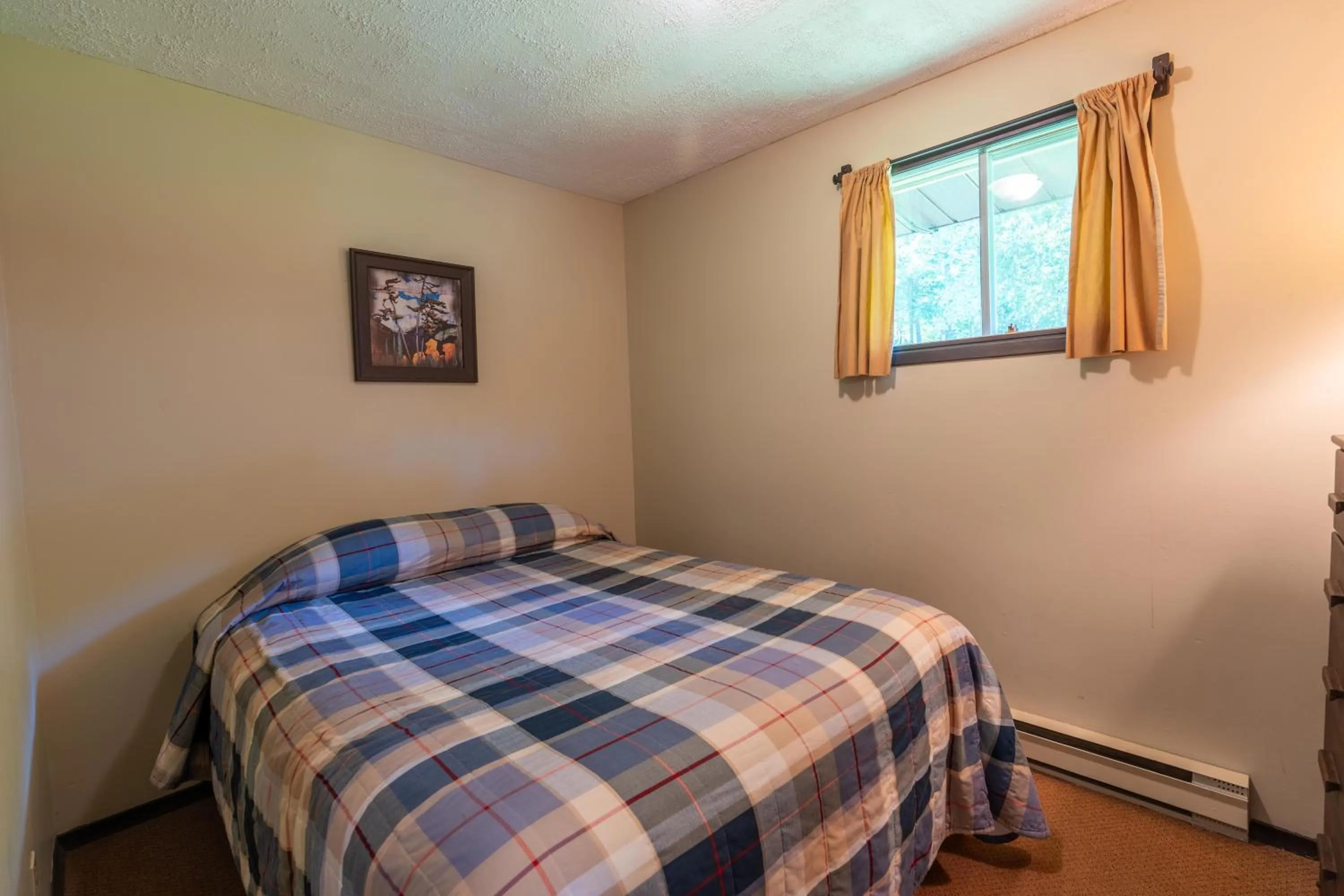 Bedroom, Bed in Blue Water Acres