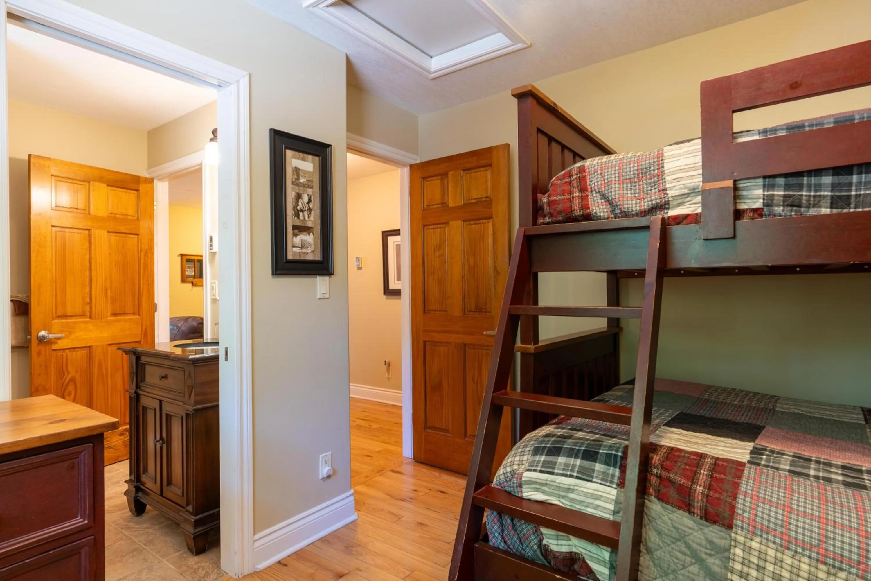 Bedroom, Bed in Blue Water Acres