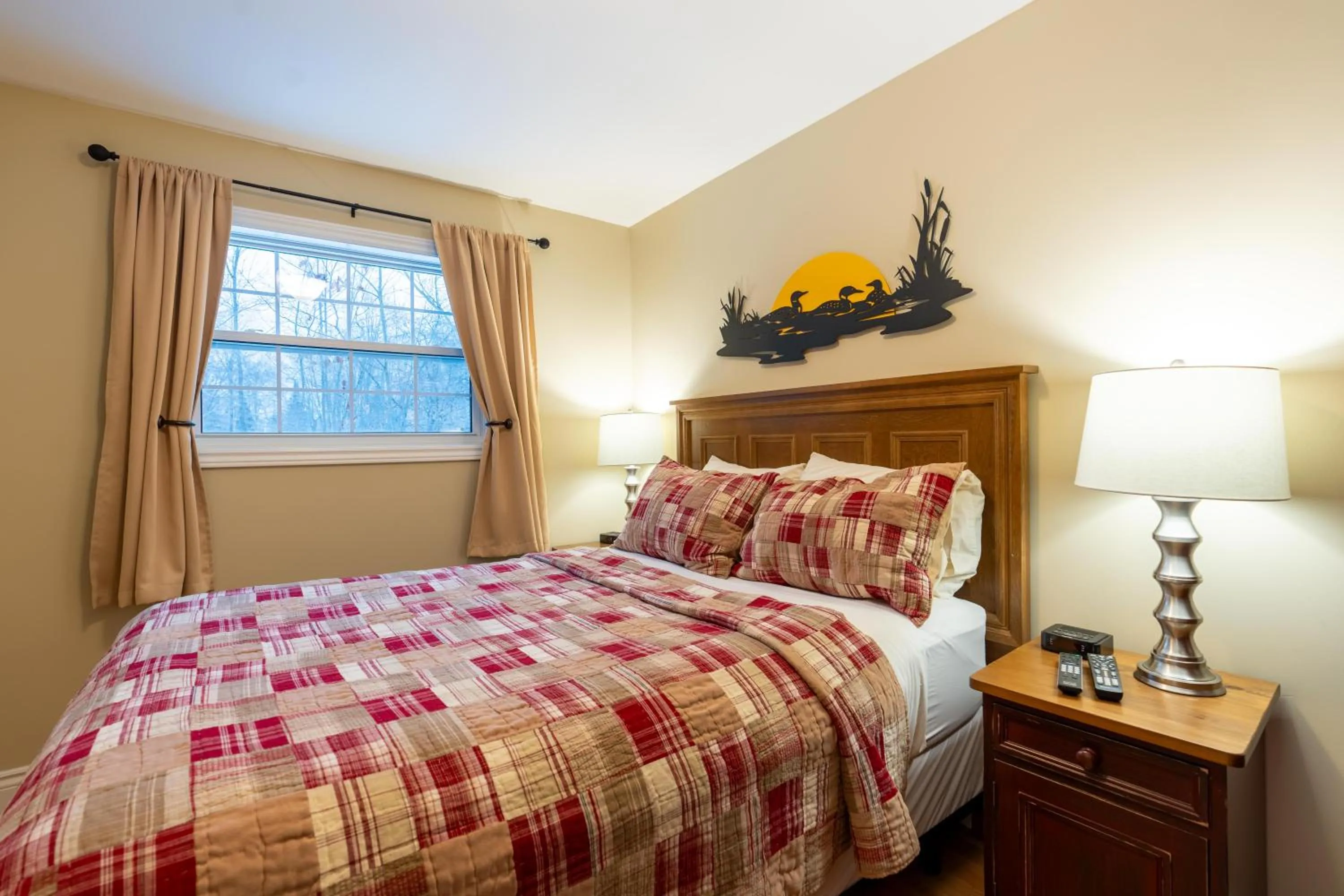 Bedroom, Bed in Blue Water Acres