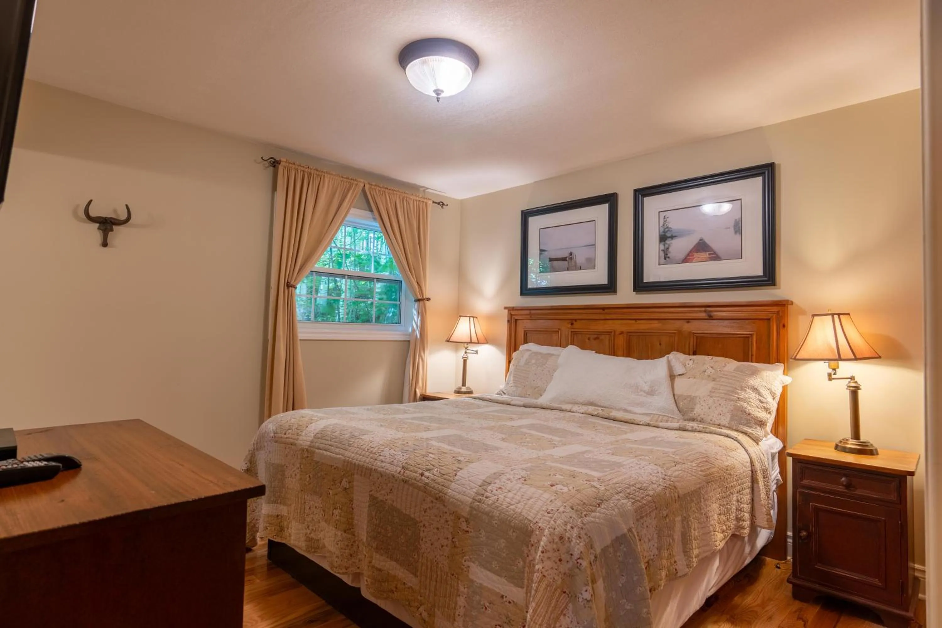 Bedroom, Bed in Blue Water Acres