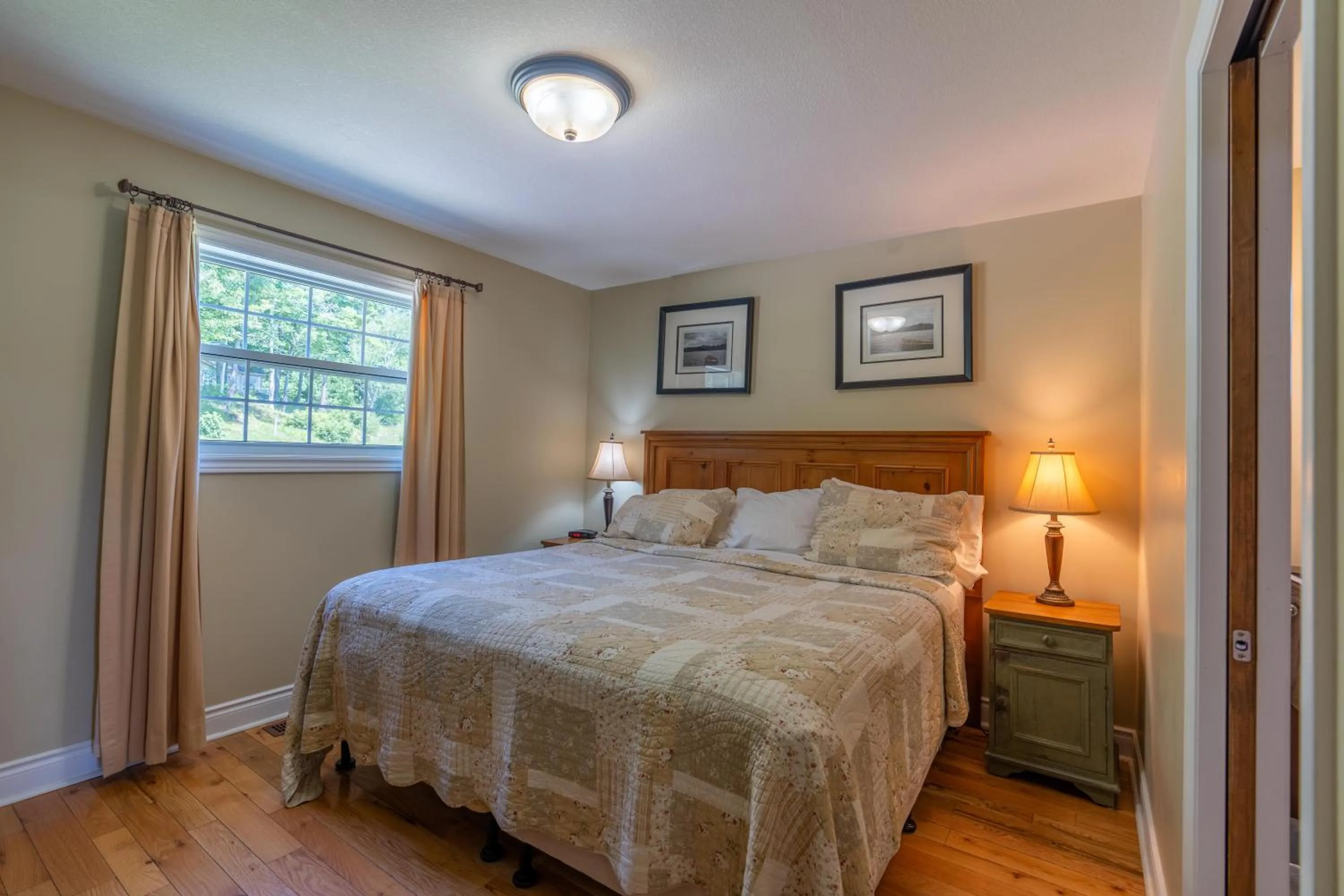 Bedroom, Bed in Blue Water Acres