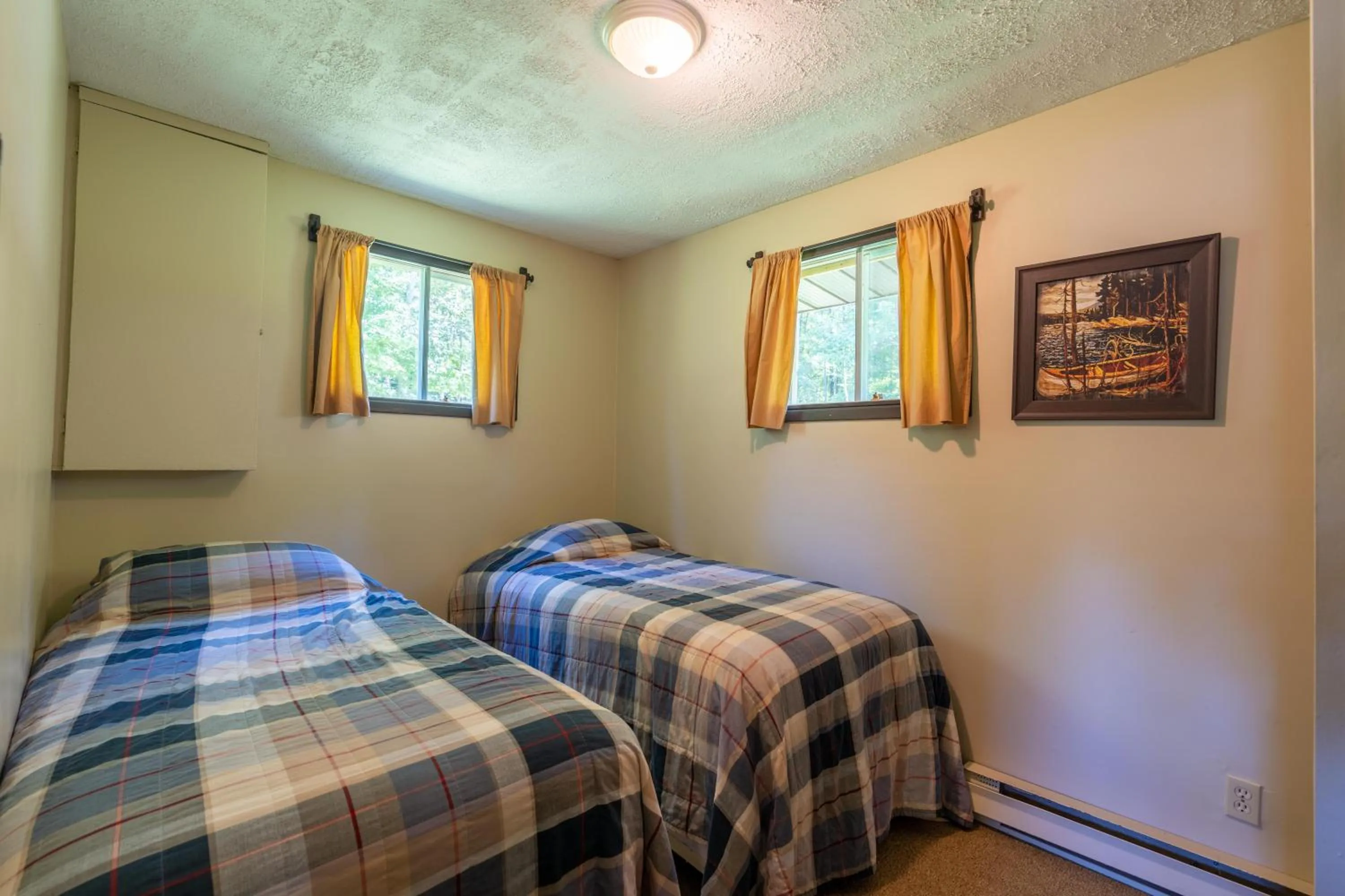 Bedroom, Bed in Blue Water Acres