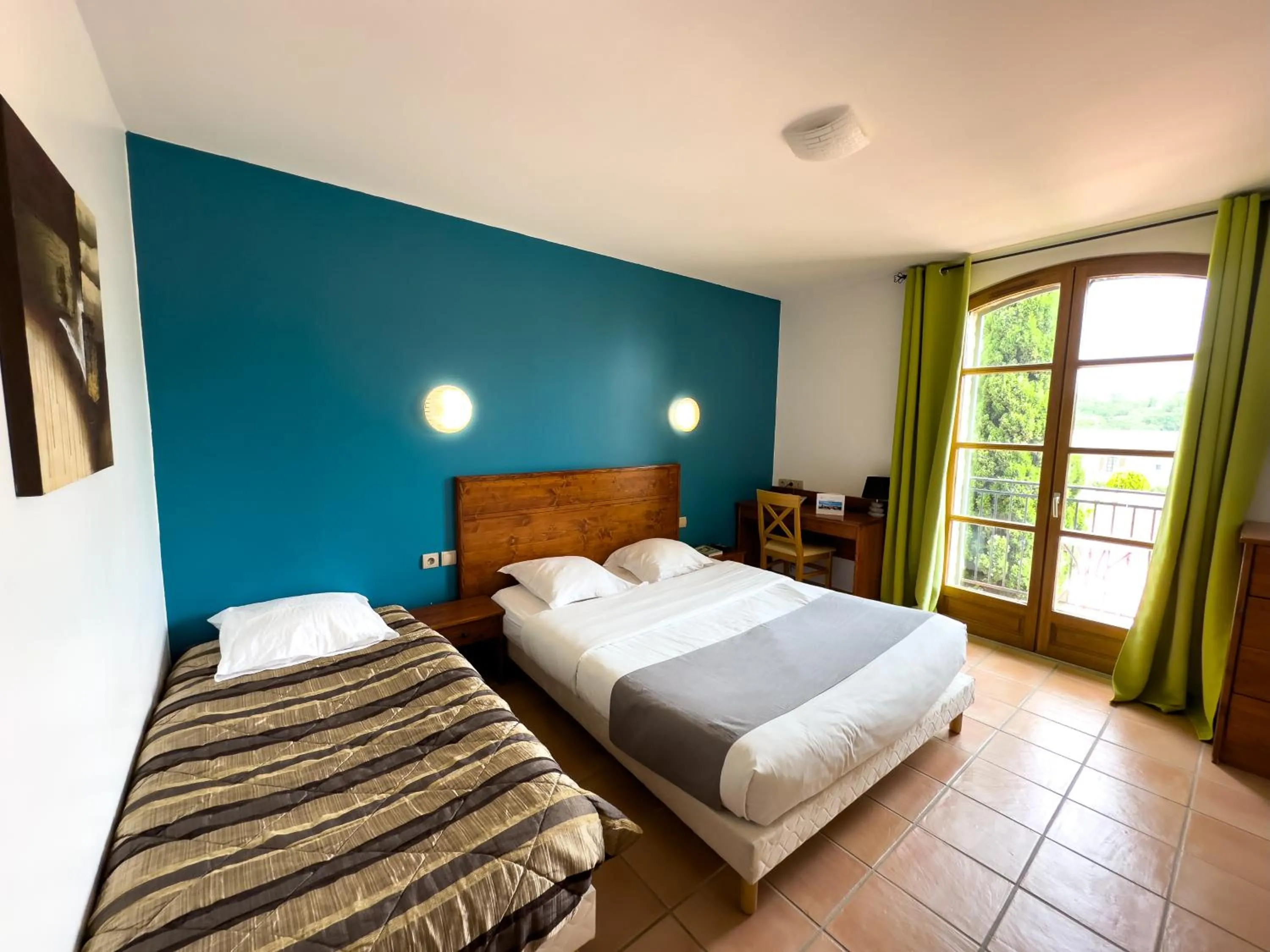 Bed in Hôtel et Restaurant Logis Le Mas de Mon Père