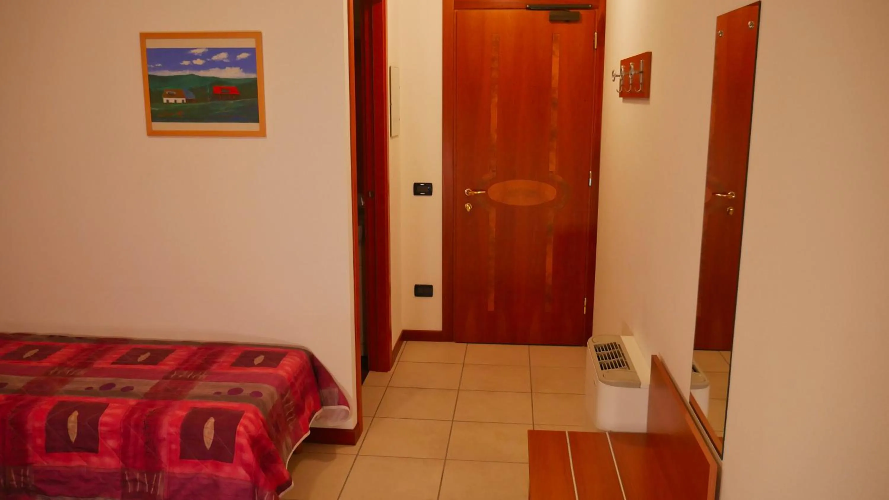 Photo of the whole room, Bed in hotel Vajont