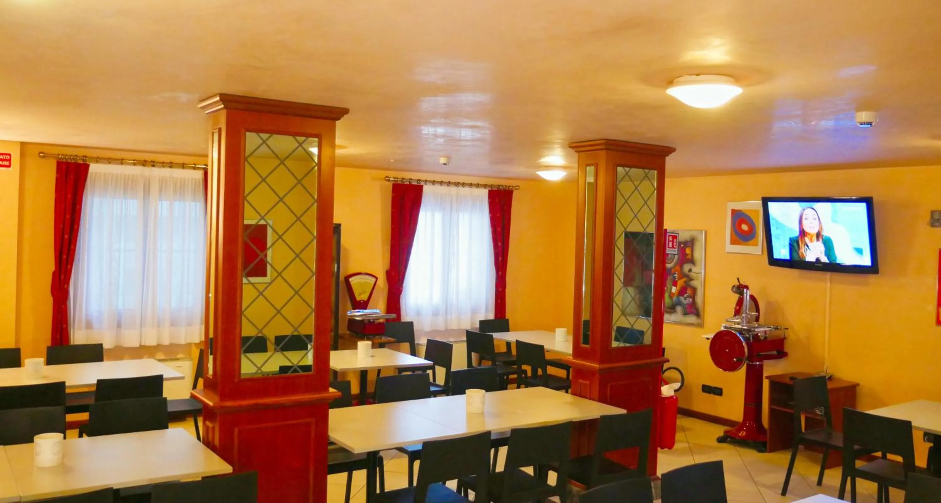 Communal lounge/ TV room in hotel Vajont