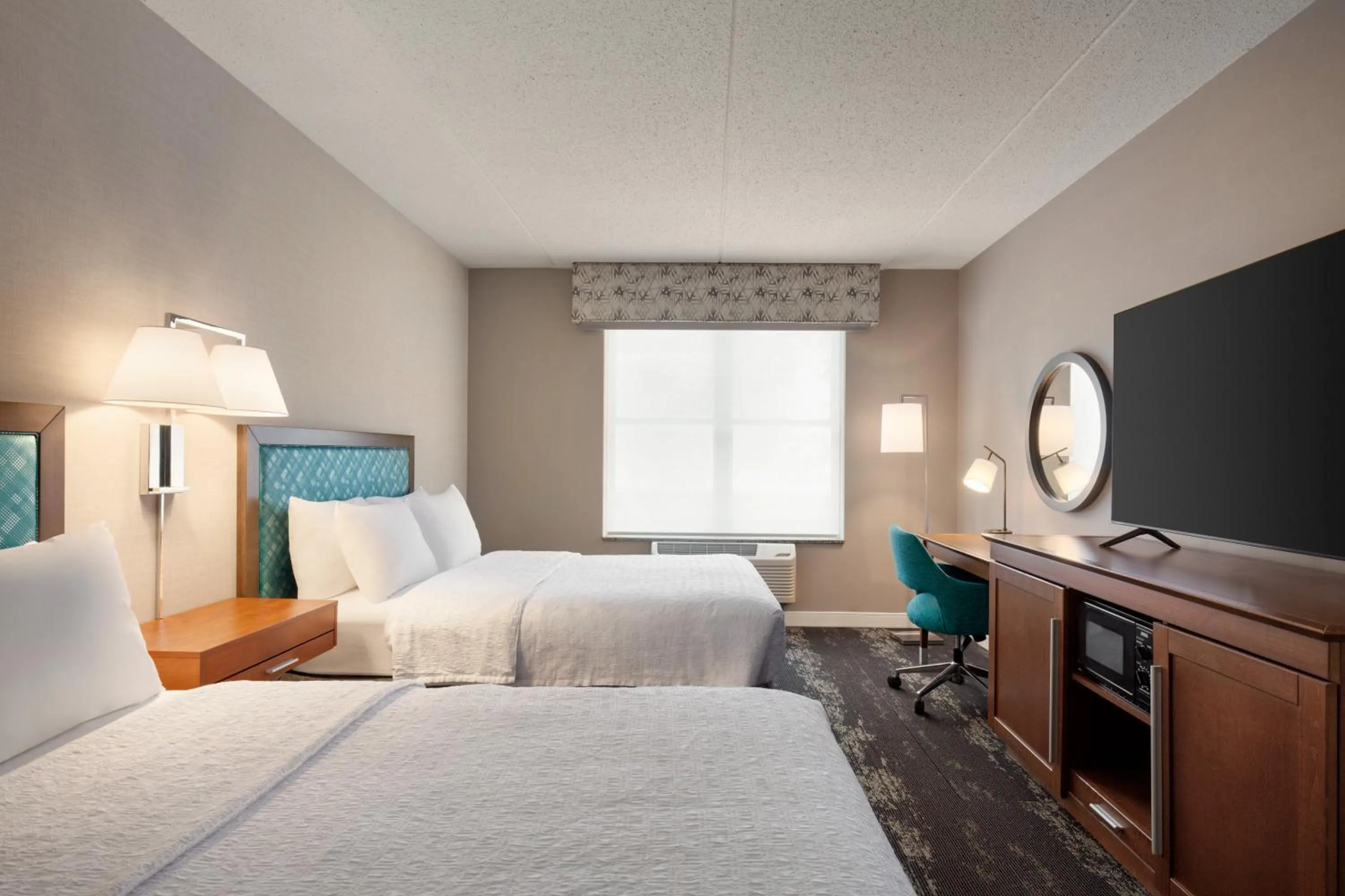 Bedroom, Bed in Hampton Inn at Tin Lizzie Gaming Resort