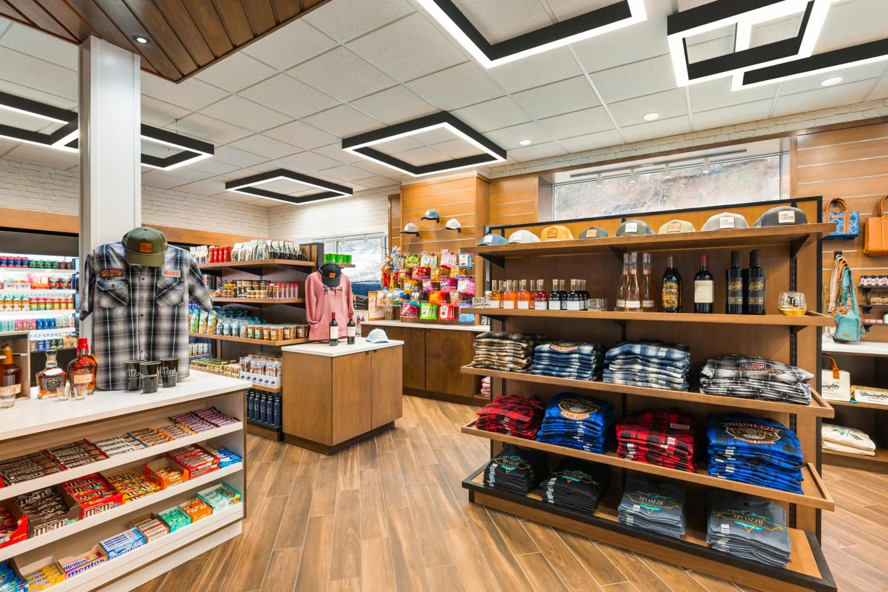 On-site shops in Hampton Inn at Tin Lizzie Gaming Resort