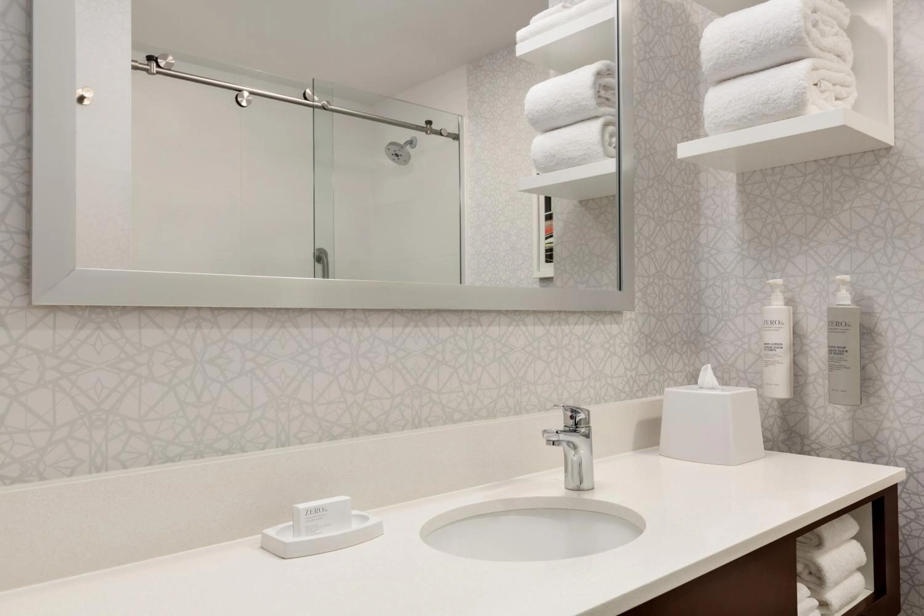 Bathroom in Hampton Inn at Tin Lizzie Gaming Resort