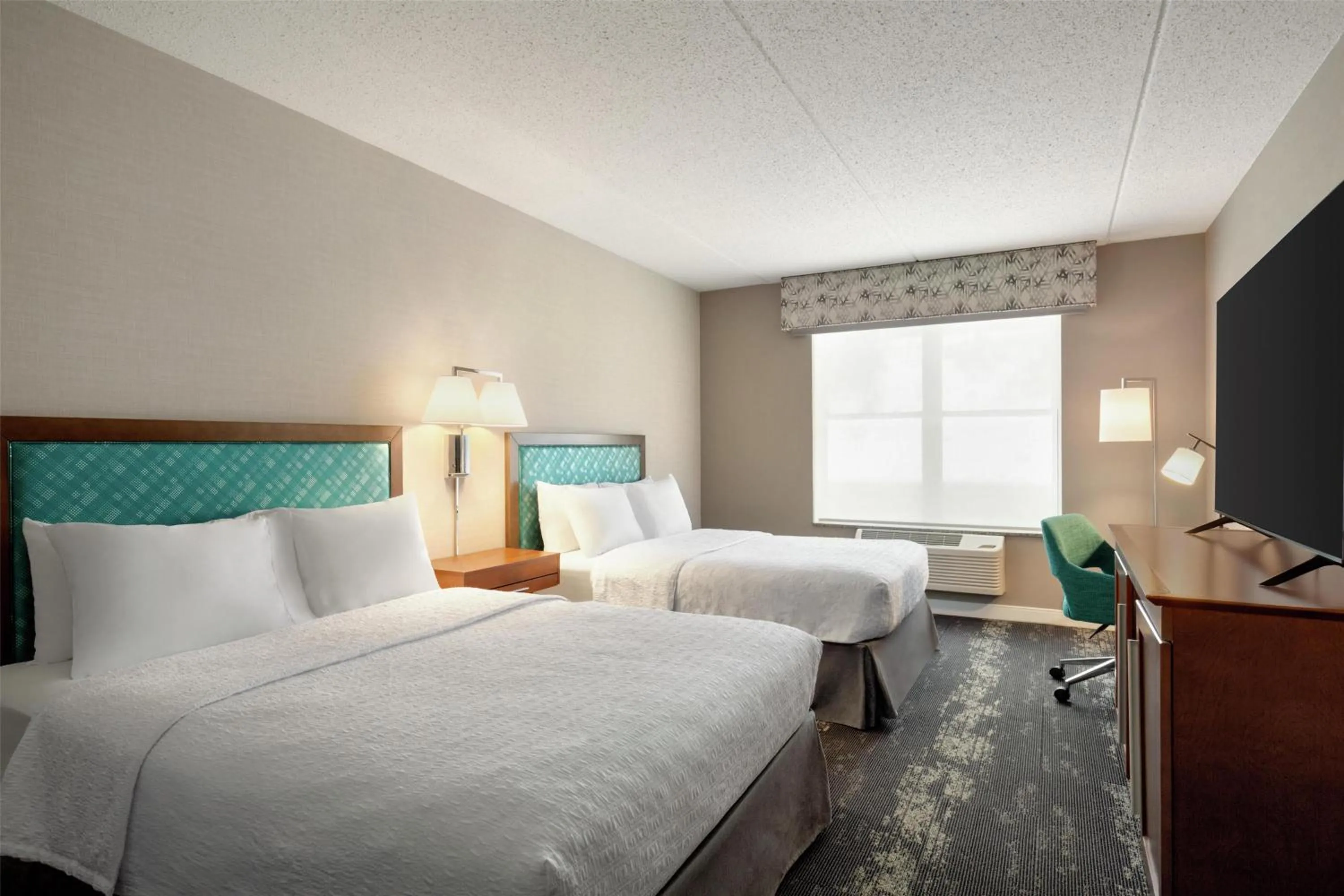 Bed in Hampton Inn at Tin Lizzie Gaming Resort