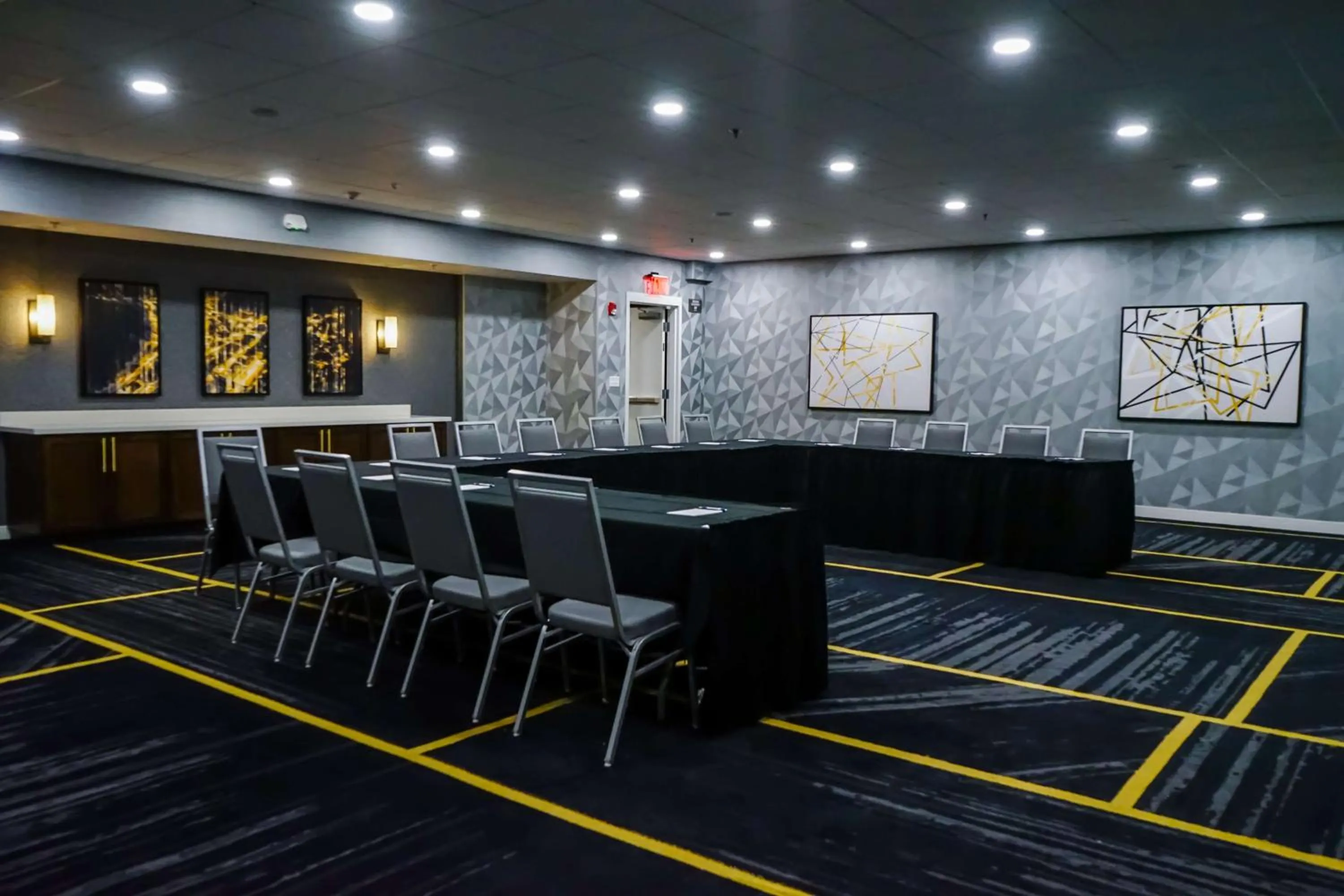 Meeting/conference room in Hampton Inn at Tin Lizzie Gaming Resort