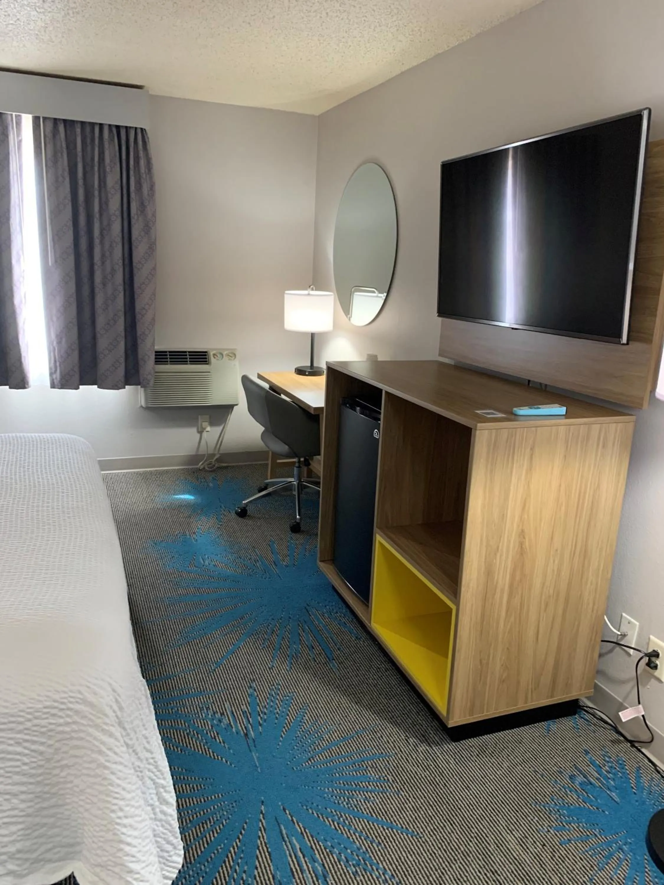 TV and multimedia, Bed in Days Inn by Wyndham Custer