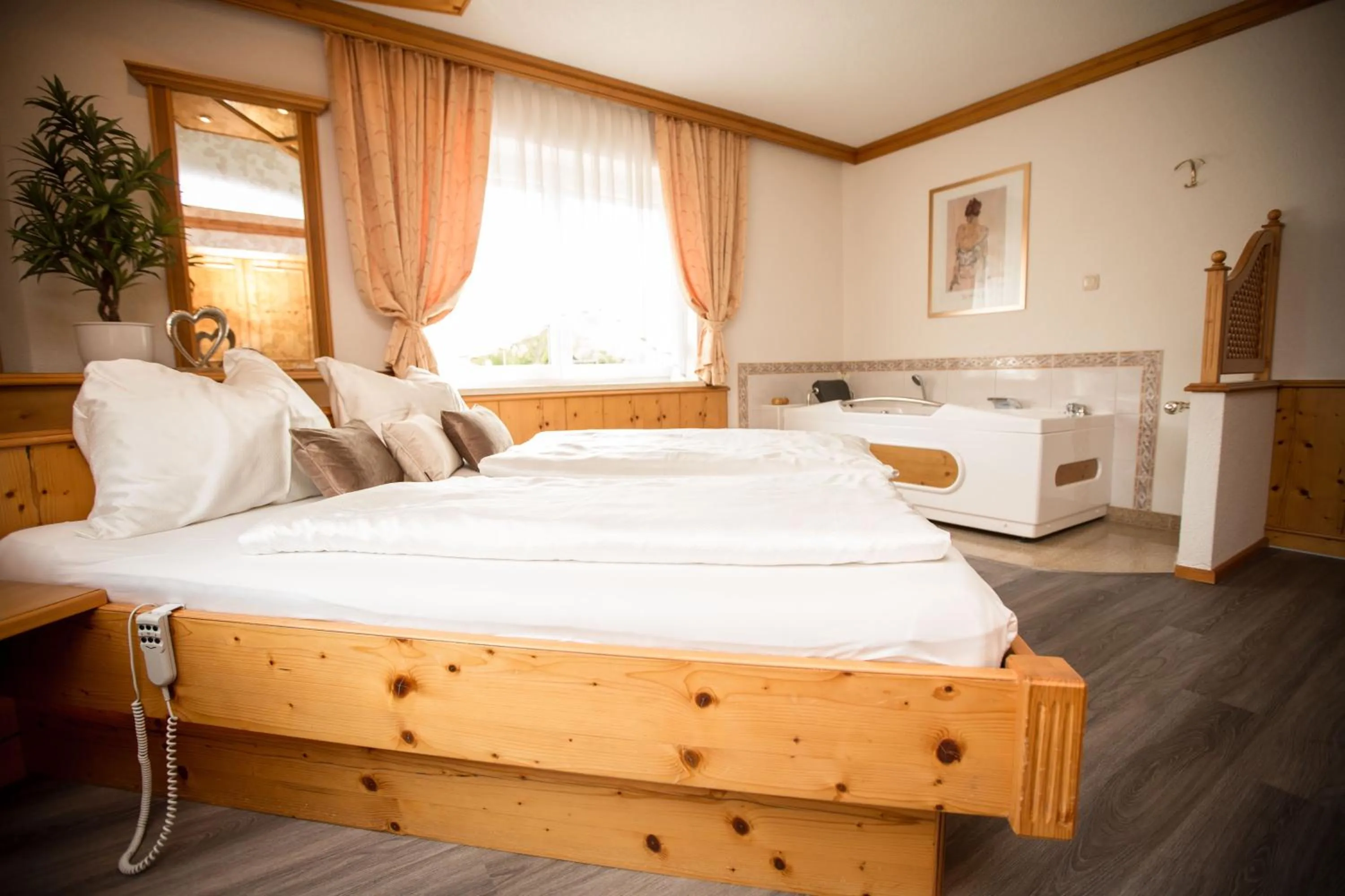 Hot Tub, Bed in Pension Knoll