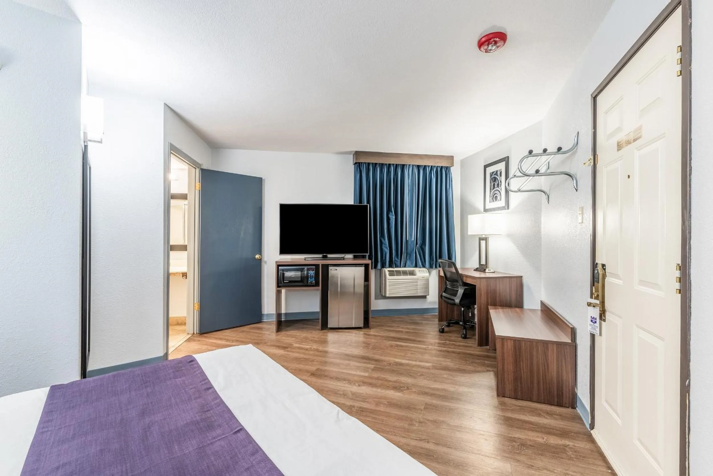 Photo of the whole room, Bed in Americas Best Value Inn Searcy