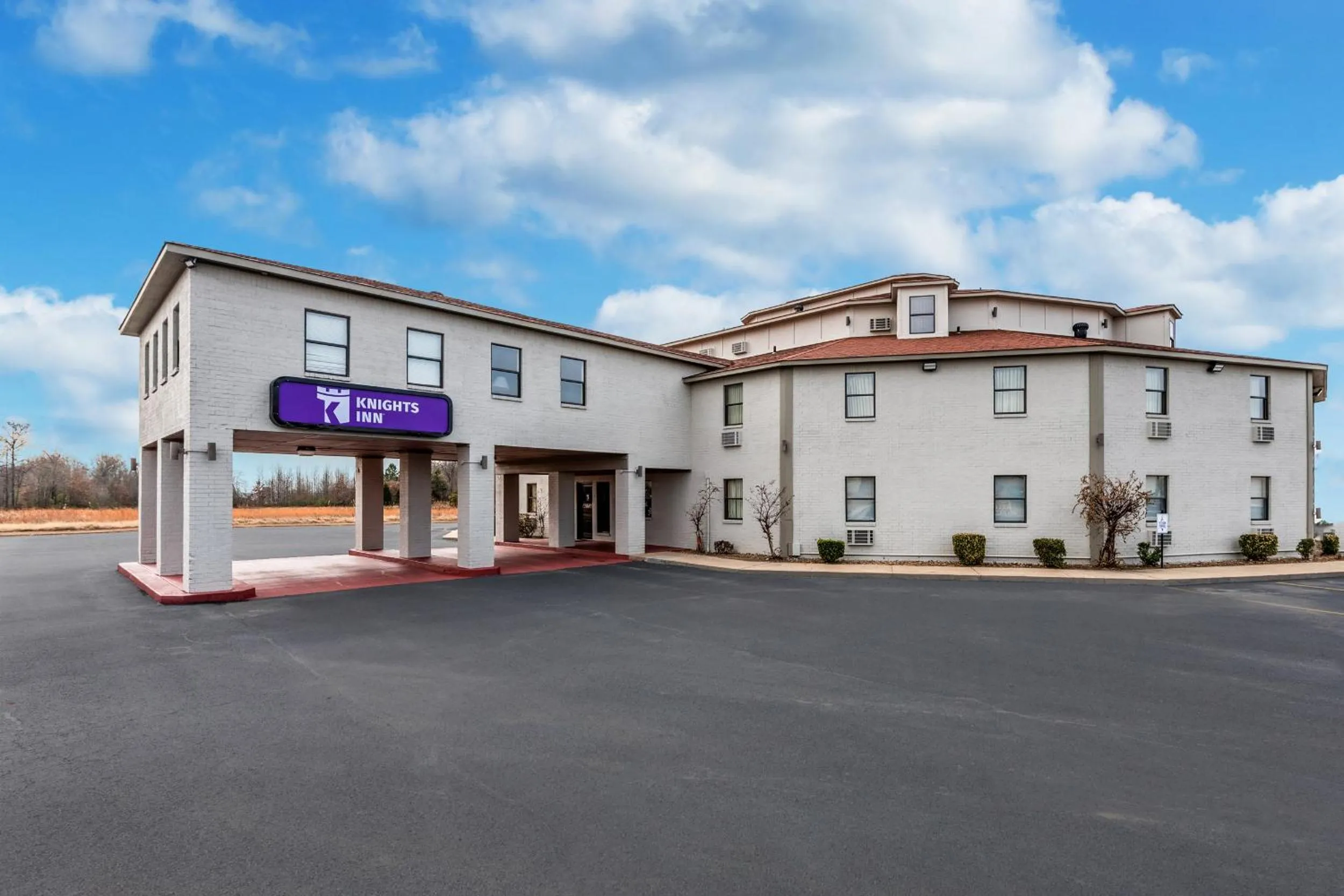 Property building in Americas Best Value Inn Searcy