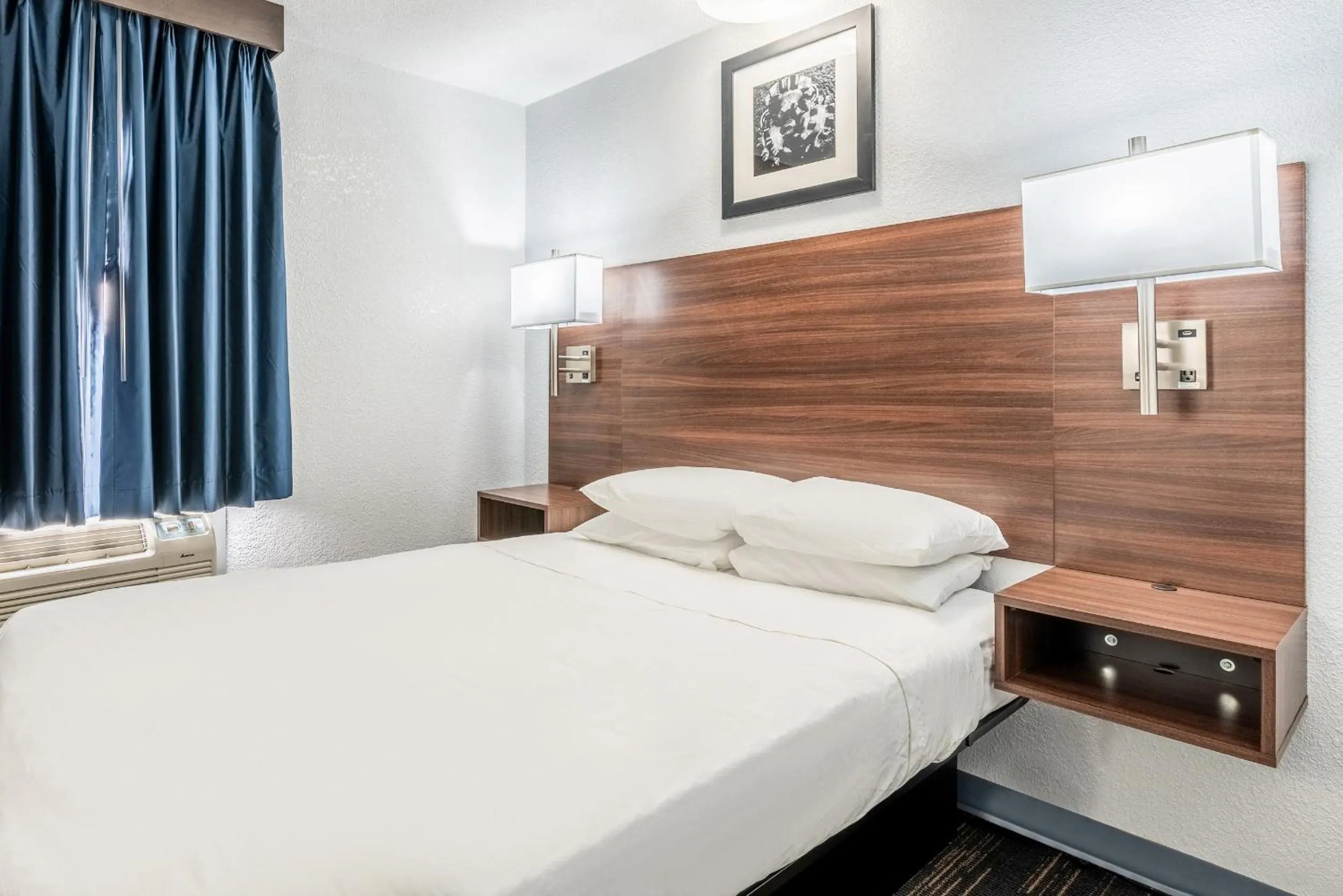 Bed in Americas Best Value Inn Searcy