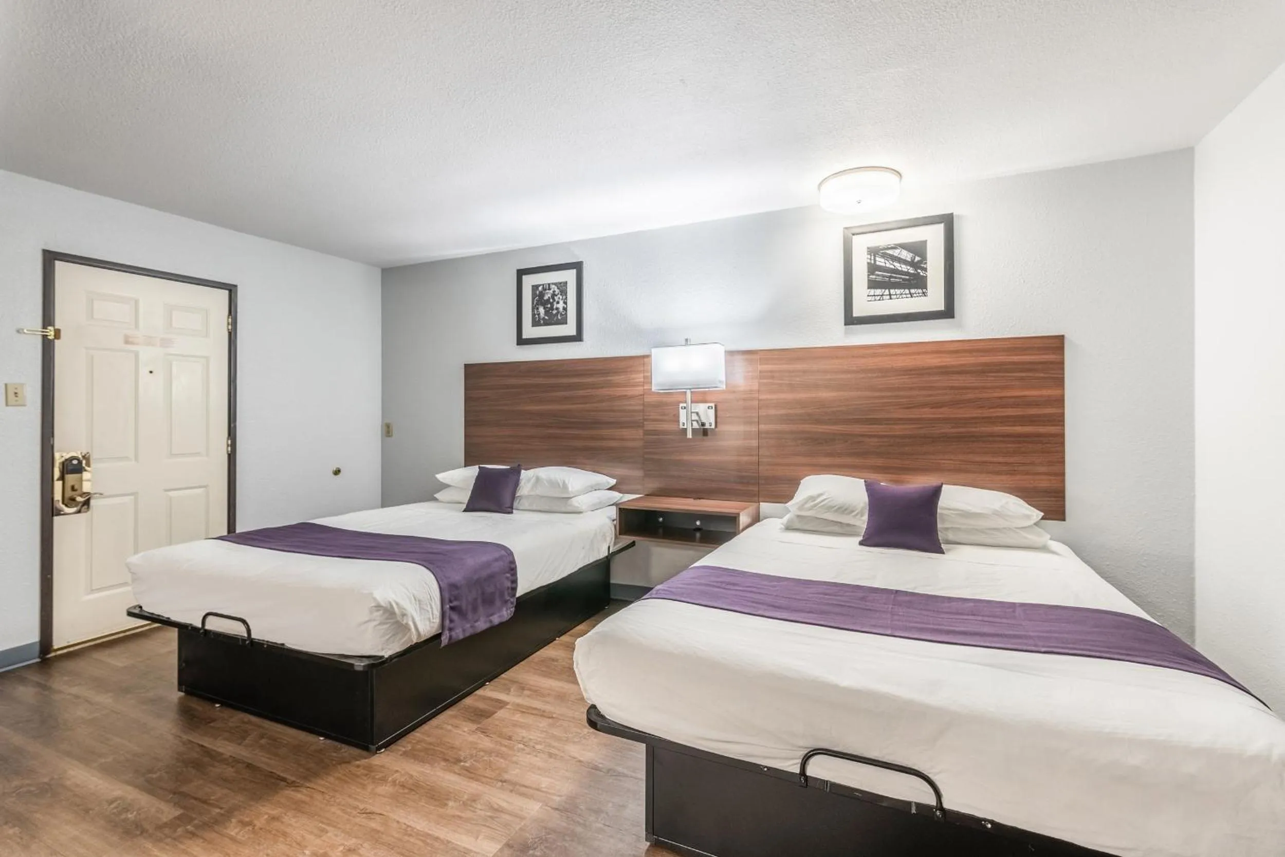 Bed in Americas Best Value Inn Searcy