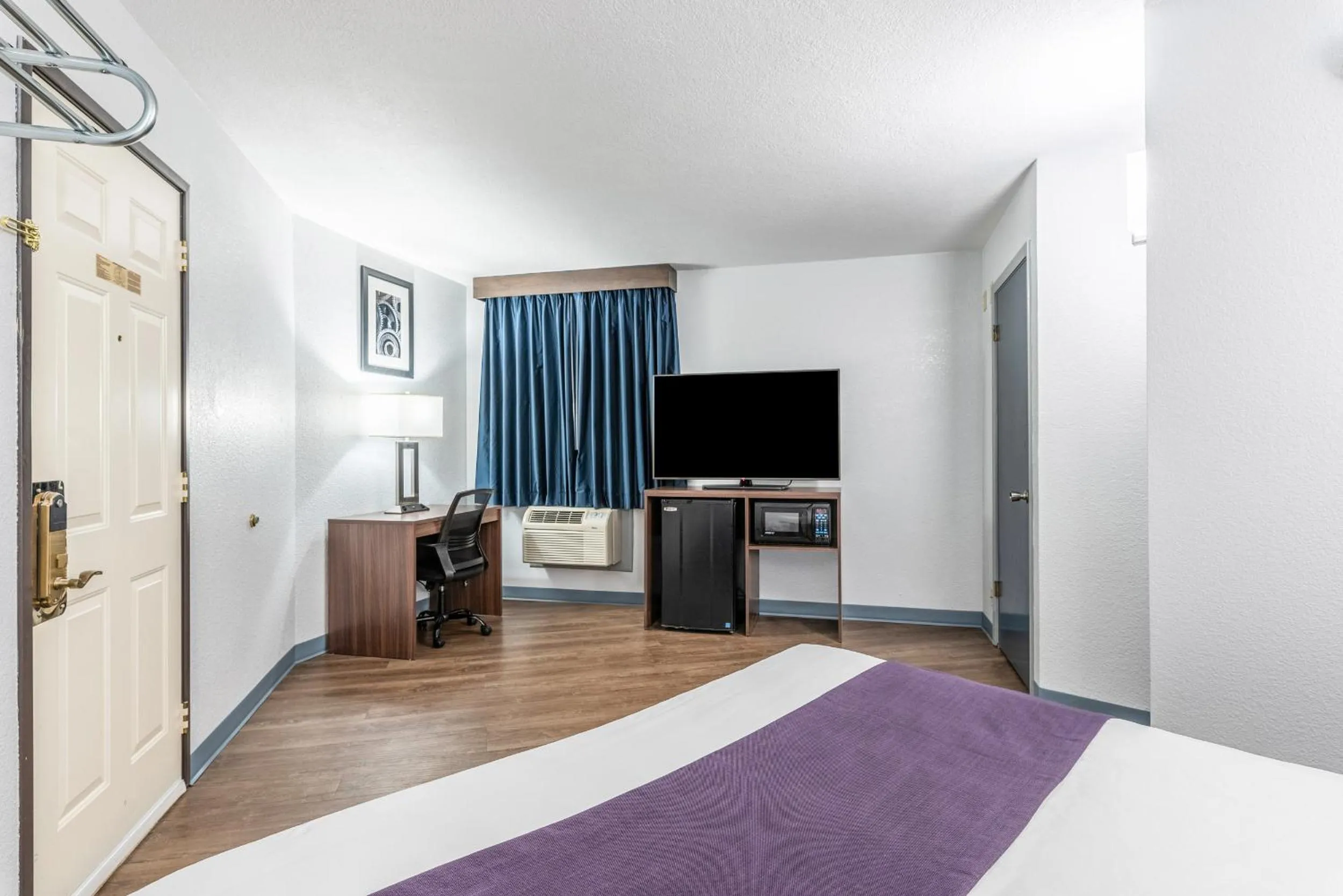 Photo of the whole room, Bed in Americas Best Value Inn Searcy