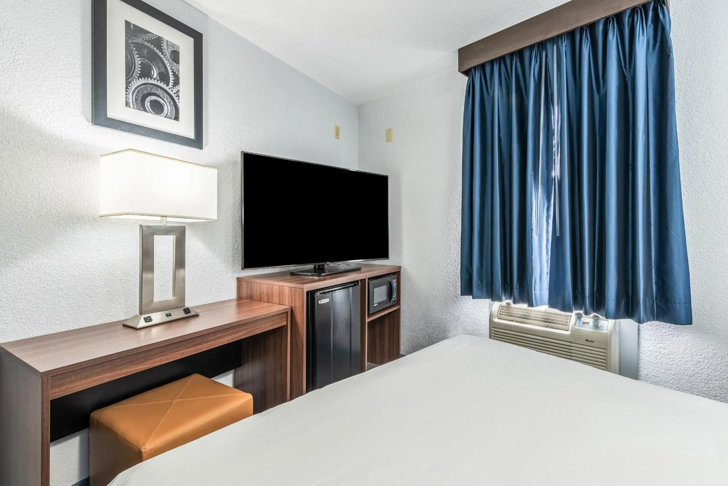 Bed in Americas Best Value Inn Searcy